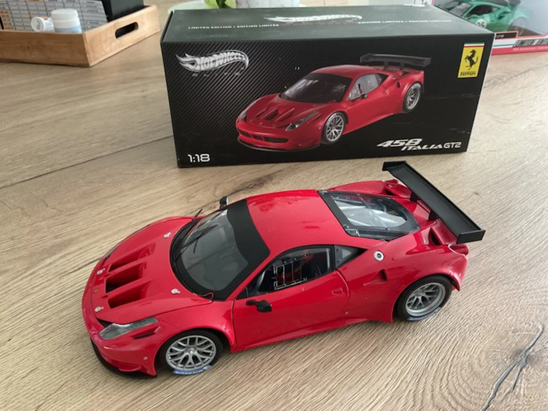 Hot Wheels Elite 1:18 - Model car - Ferrari 458 Italia GT2