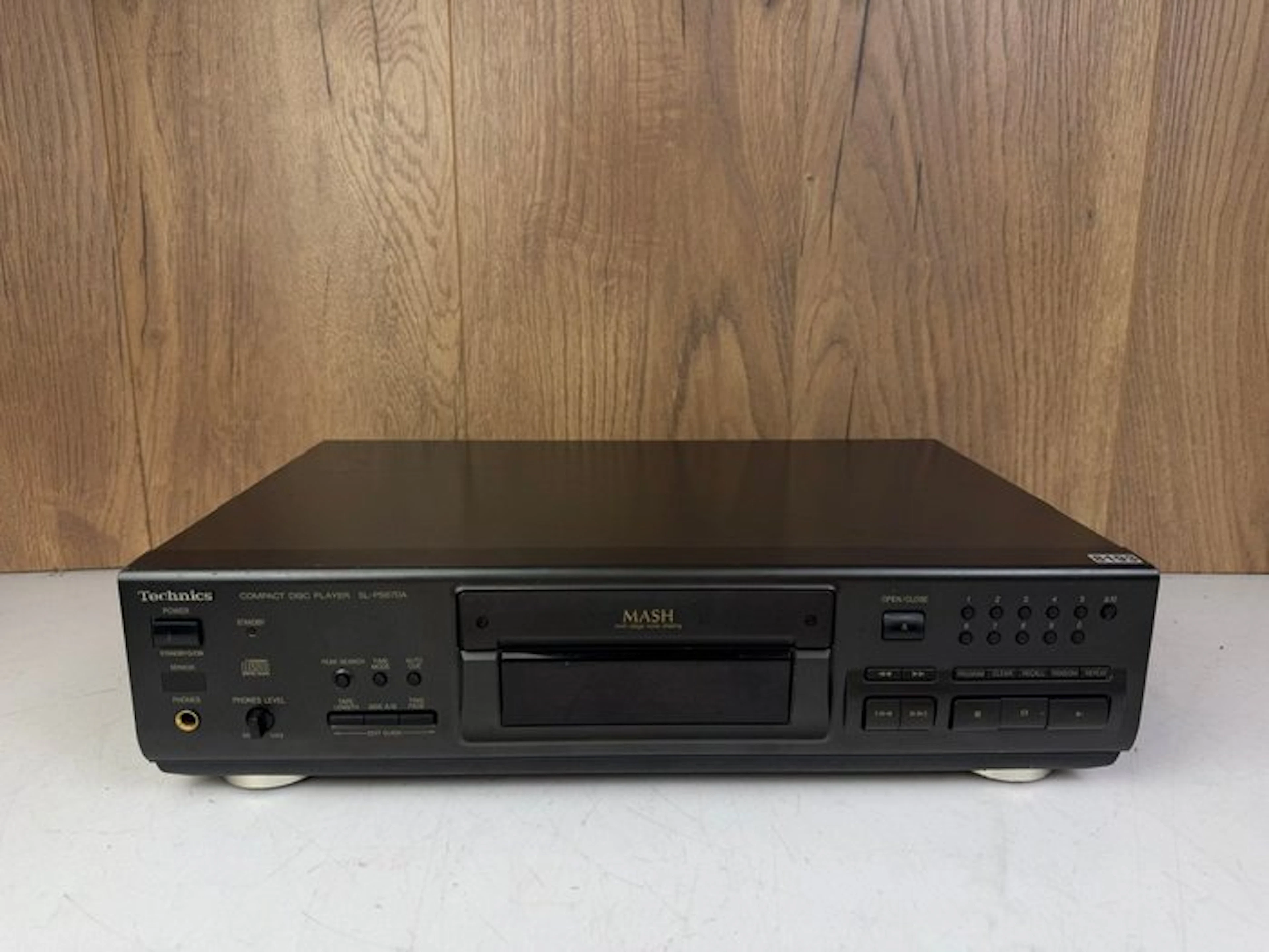 Technics - SL-PS670A CD player