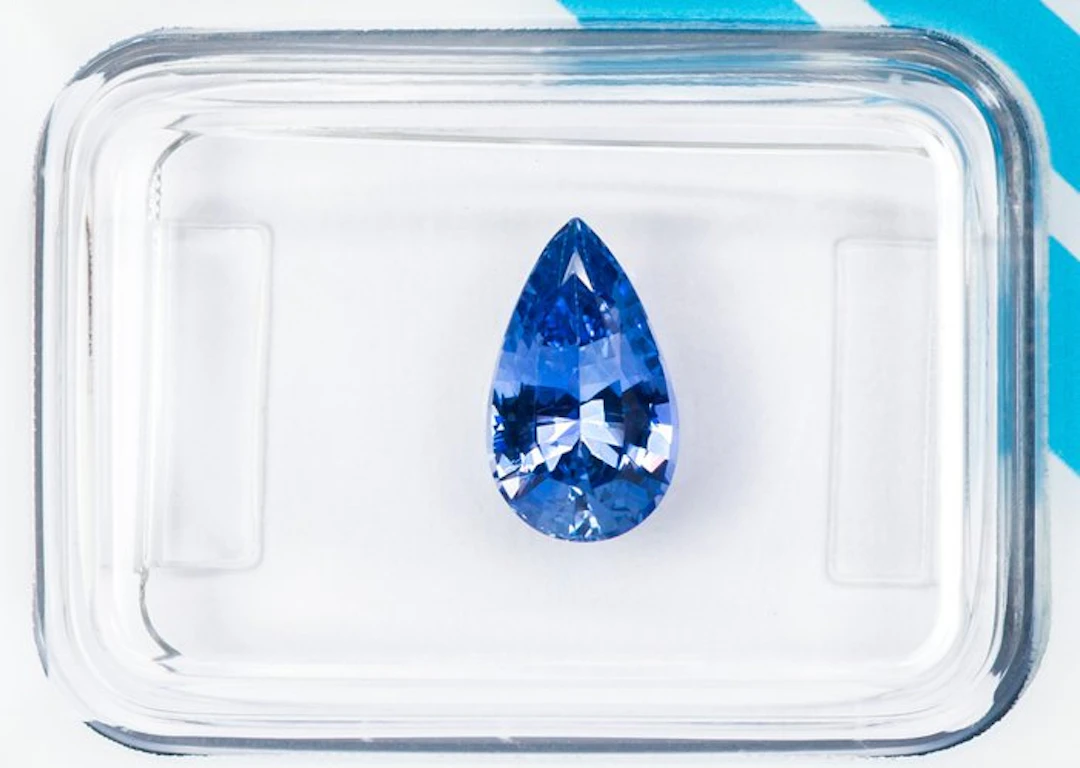 Sapphire - 1.37 ct - International Gemological Institute...