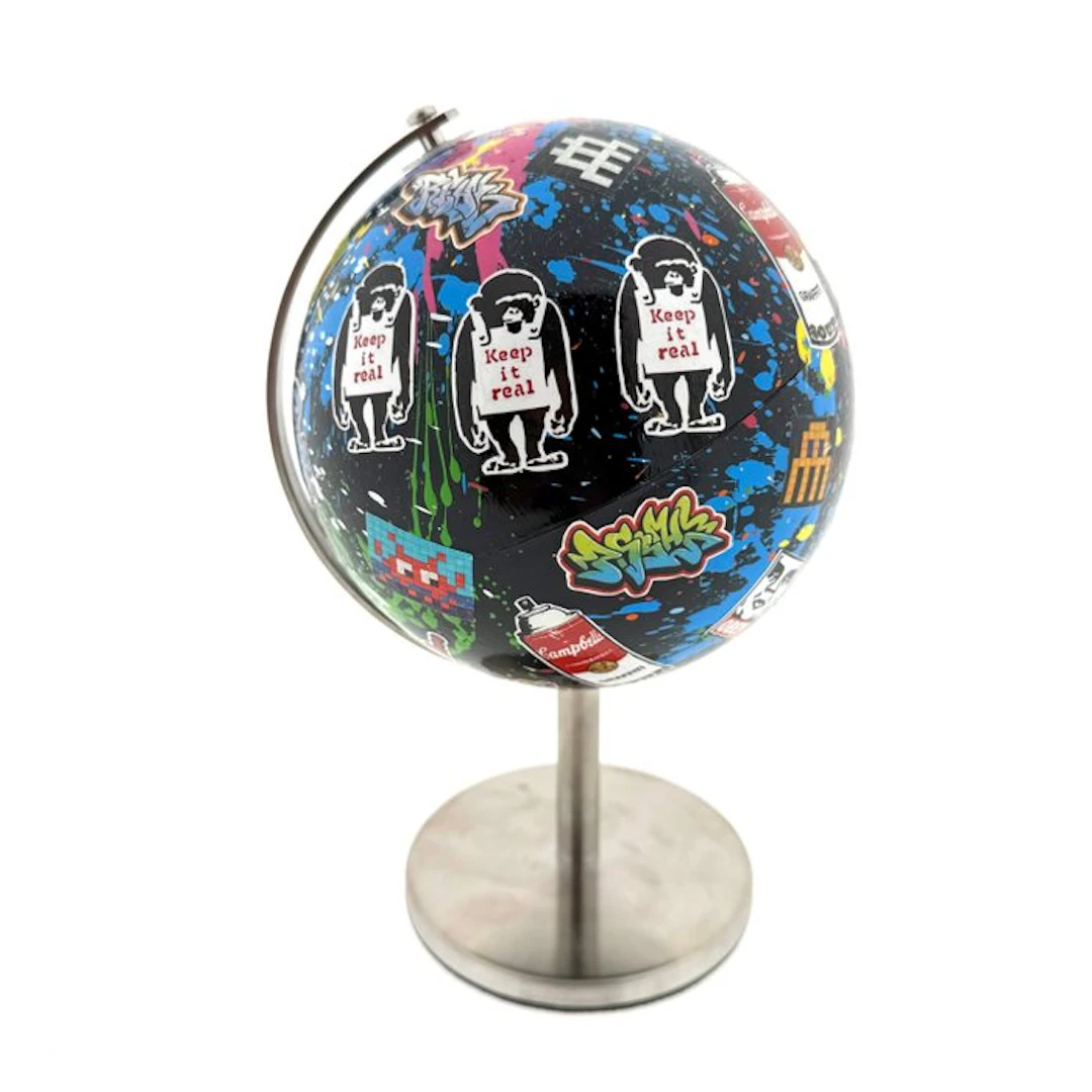 Koen Betjes (1992) - The World of Banksy (Homage) - Street World Globe