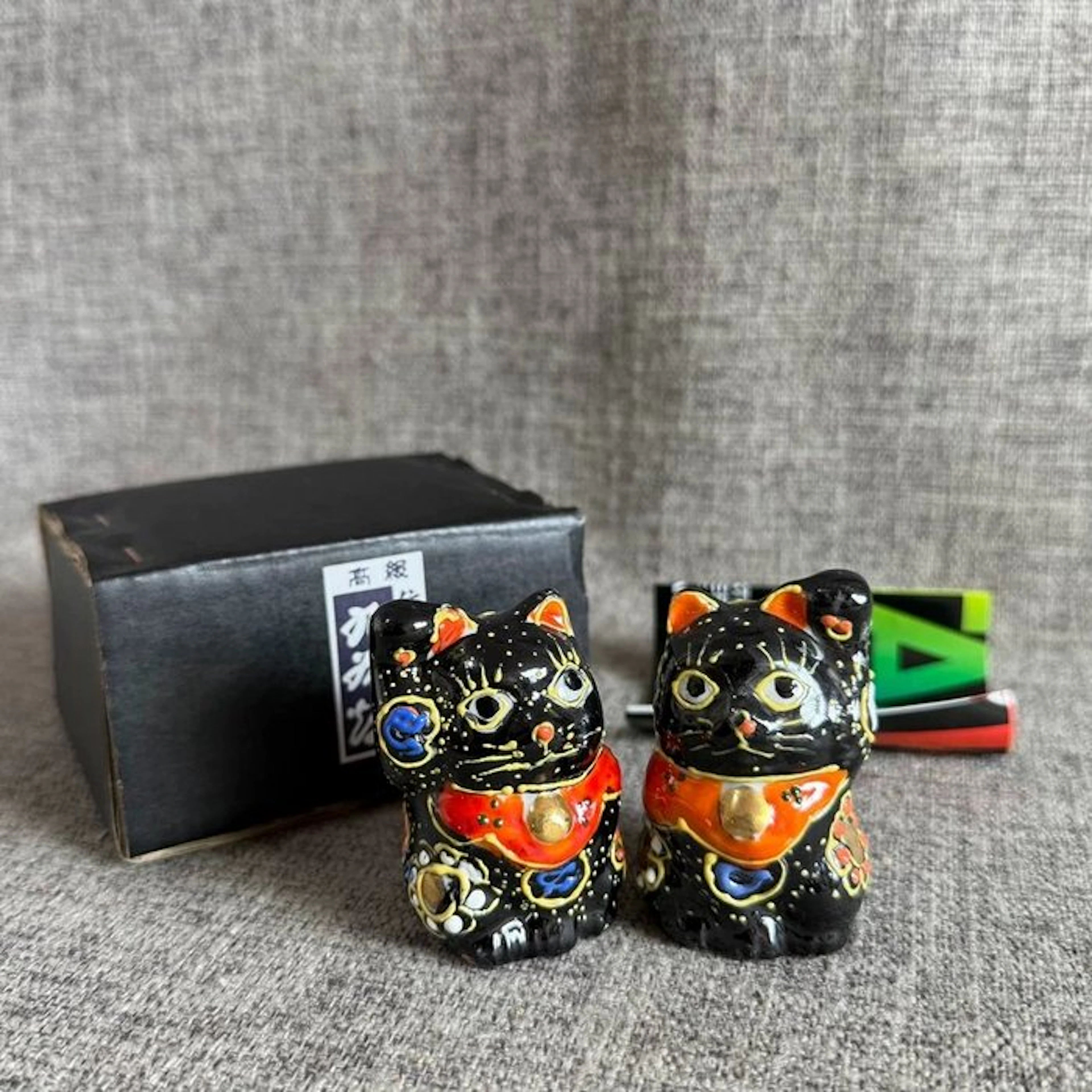 Figurine - Kutani-yaki Cat Ornament - Ceramic