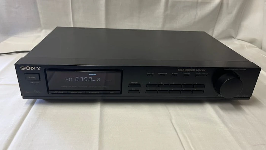 Sony - ST-S320 Quartz-locked PLL Digital Synthesizer Tuner