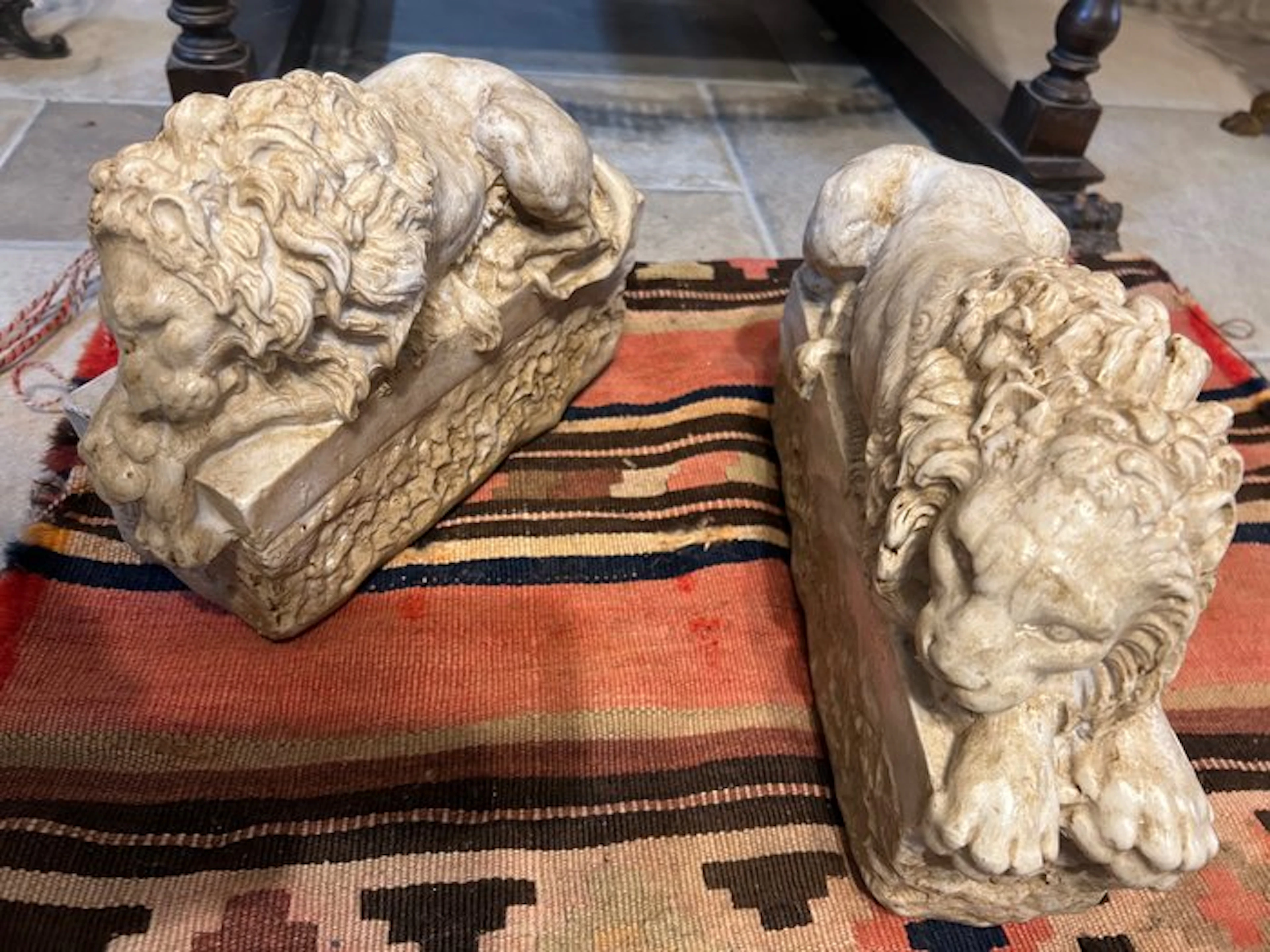 Sculpture, Leone dormiente e vegliante copie del Canova - 31 cm - marble dust