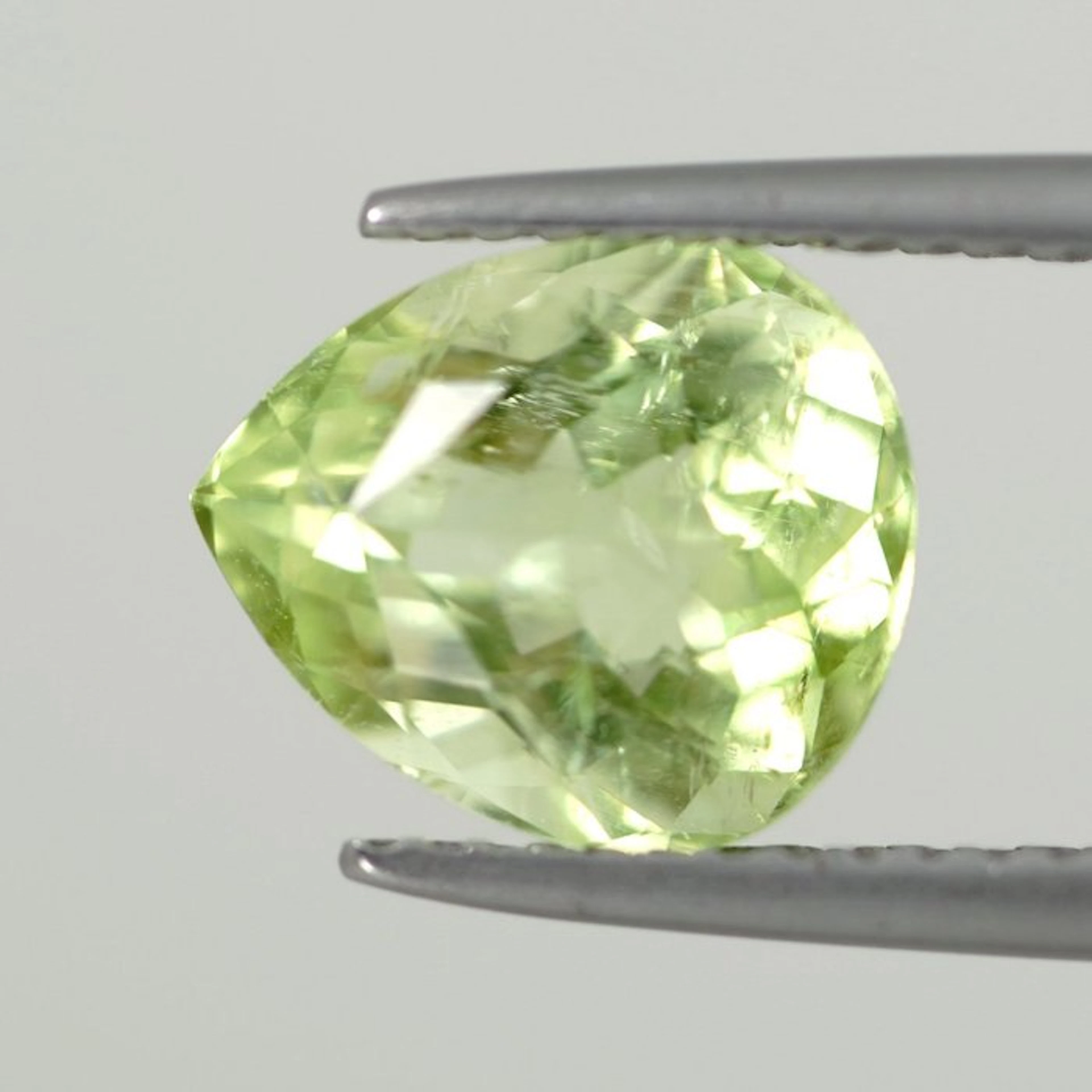 1 pcs Green, Yellow Tourmaline paraiba - 2.59 ct - Guild Gem Laboratory