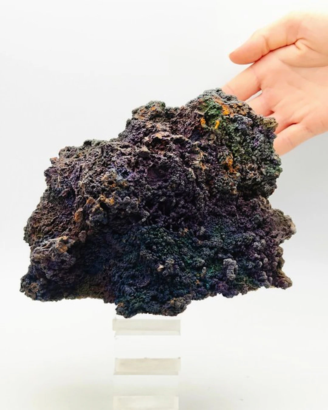 Coarse goethite with green