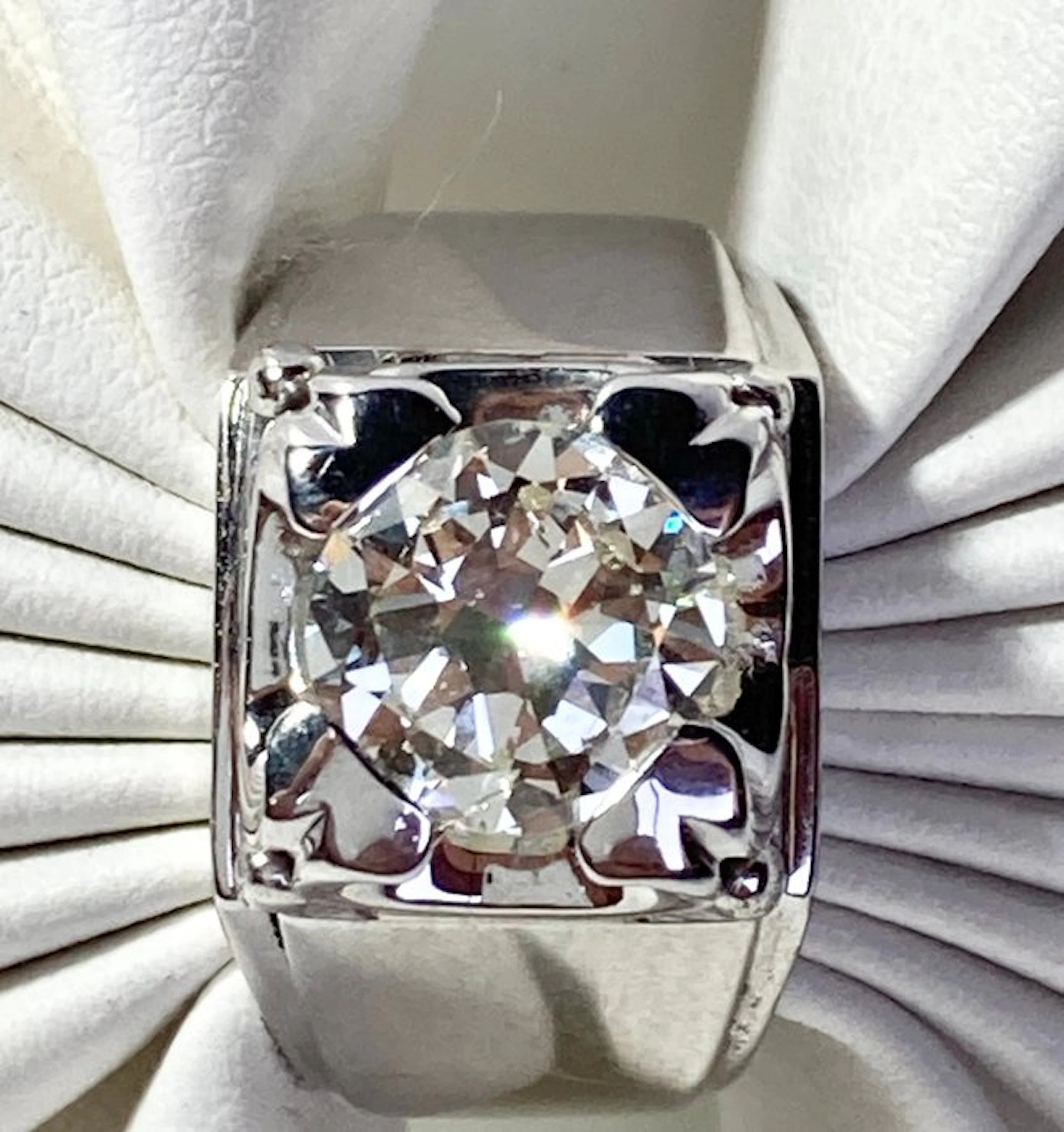 Statement ring - 18 kt