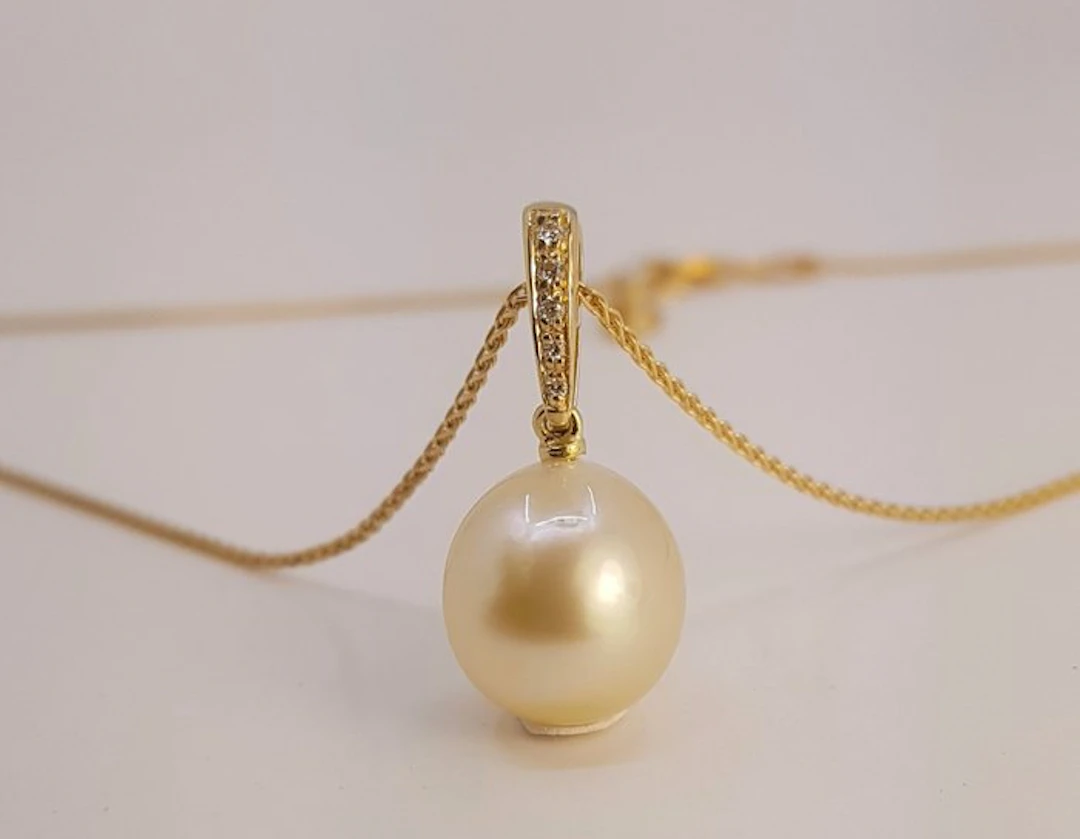 Necklace with pendant - 14 kt