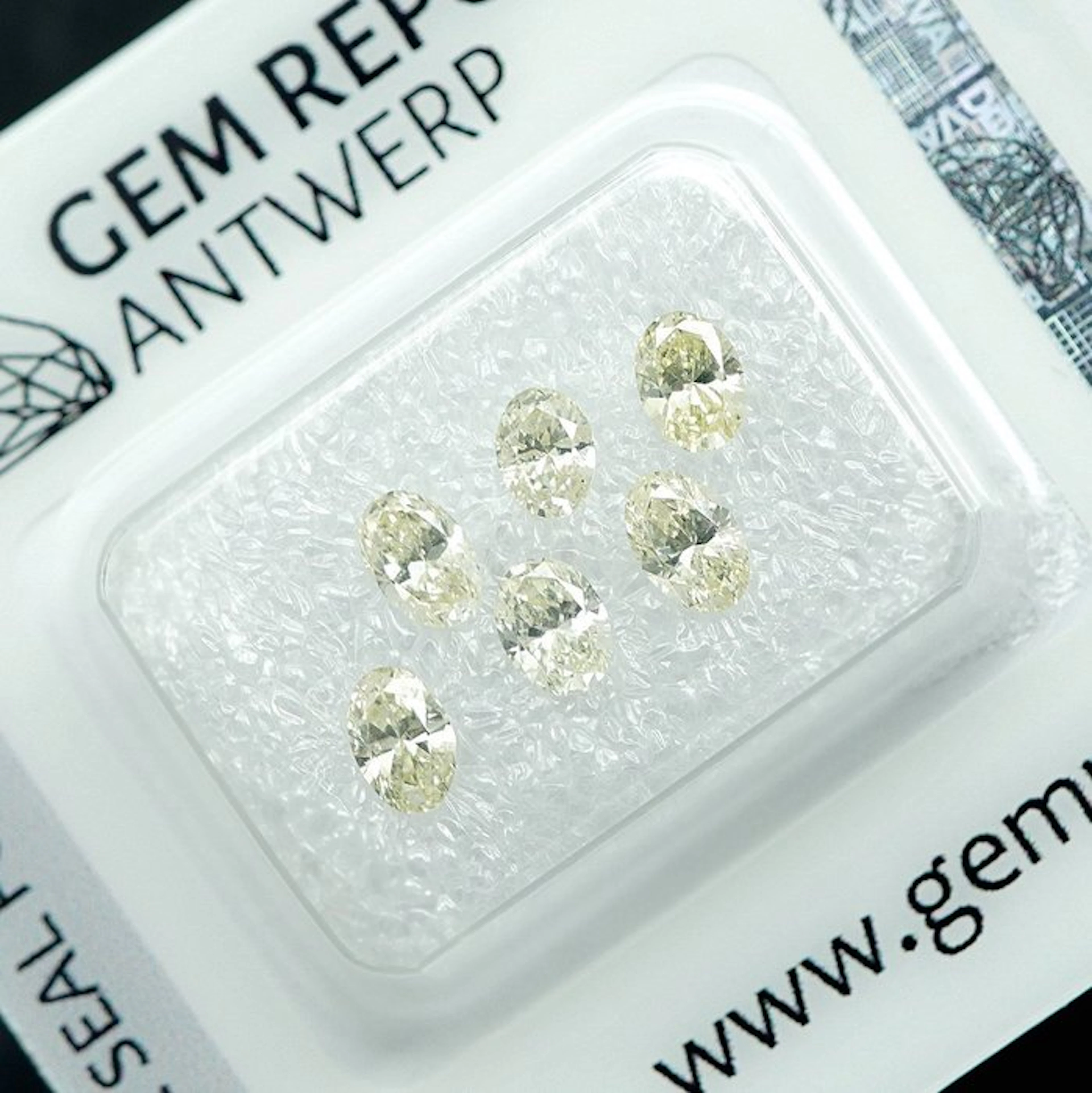 6 pcs Diamond (Natural coloured) - 1.05 ct - Oval - Fancy light Yellow - VS1