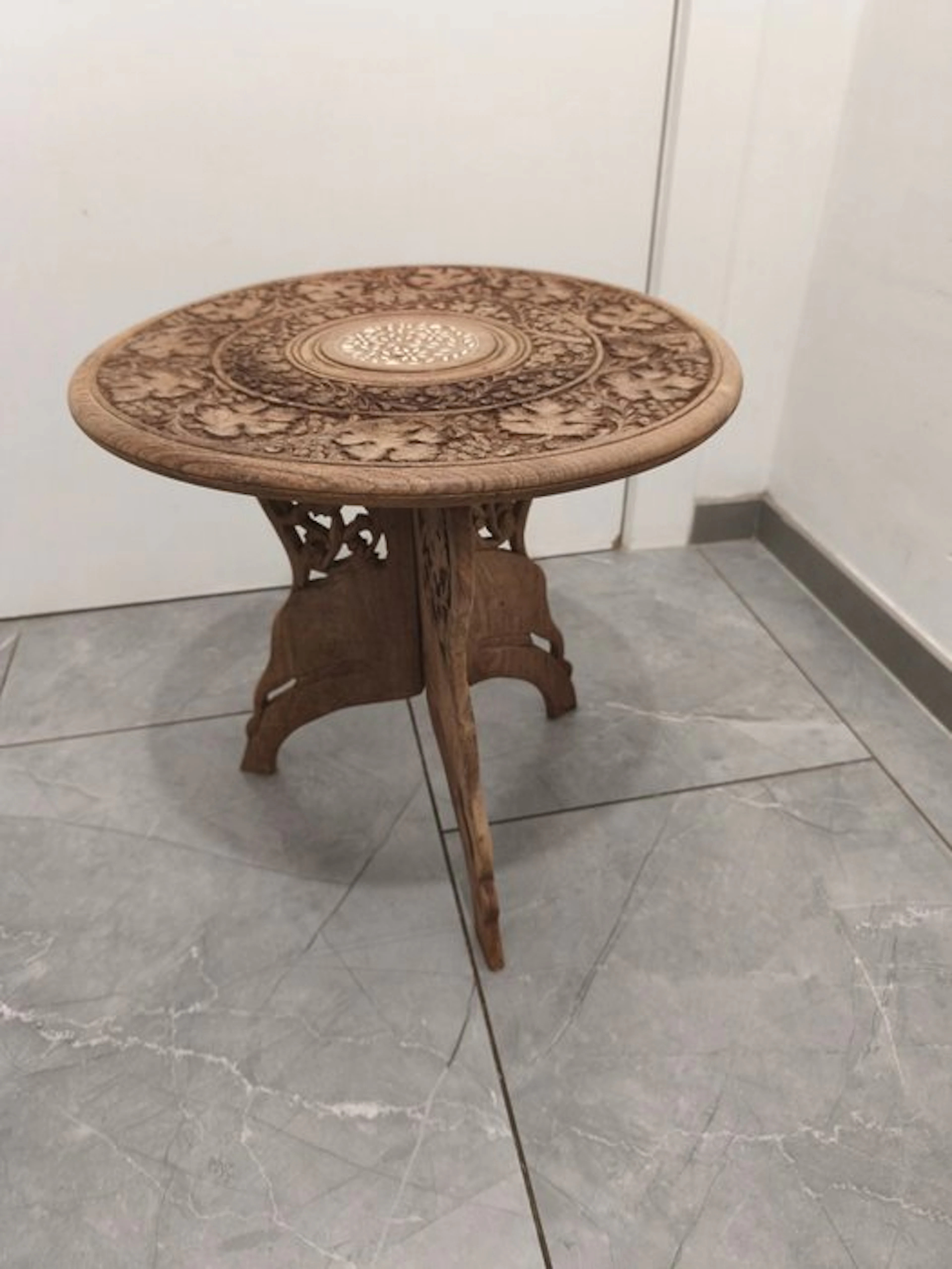 Side table - Wood - India Hand carved table
