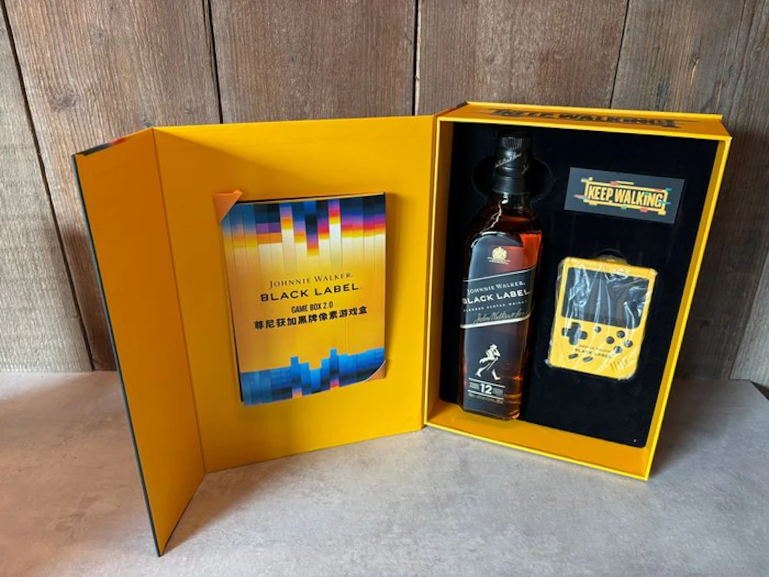 Johnnie Walker 12 years old Black Label - Game Box Set...