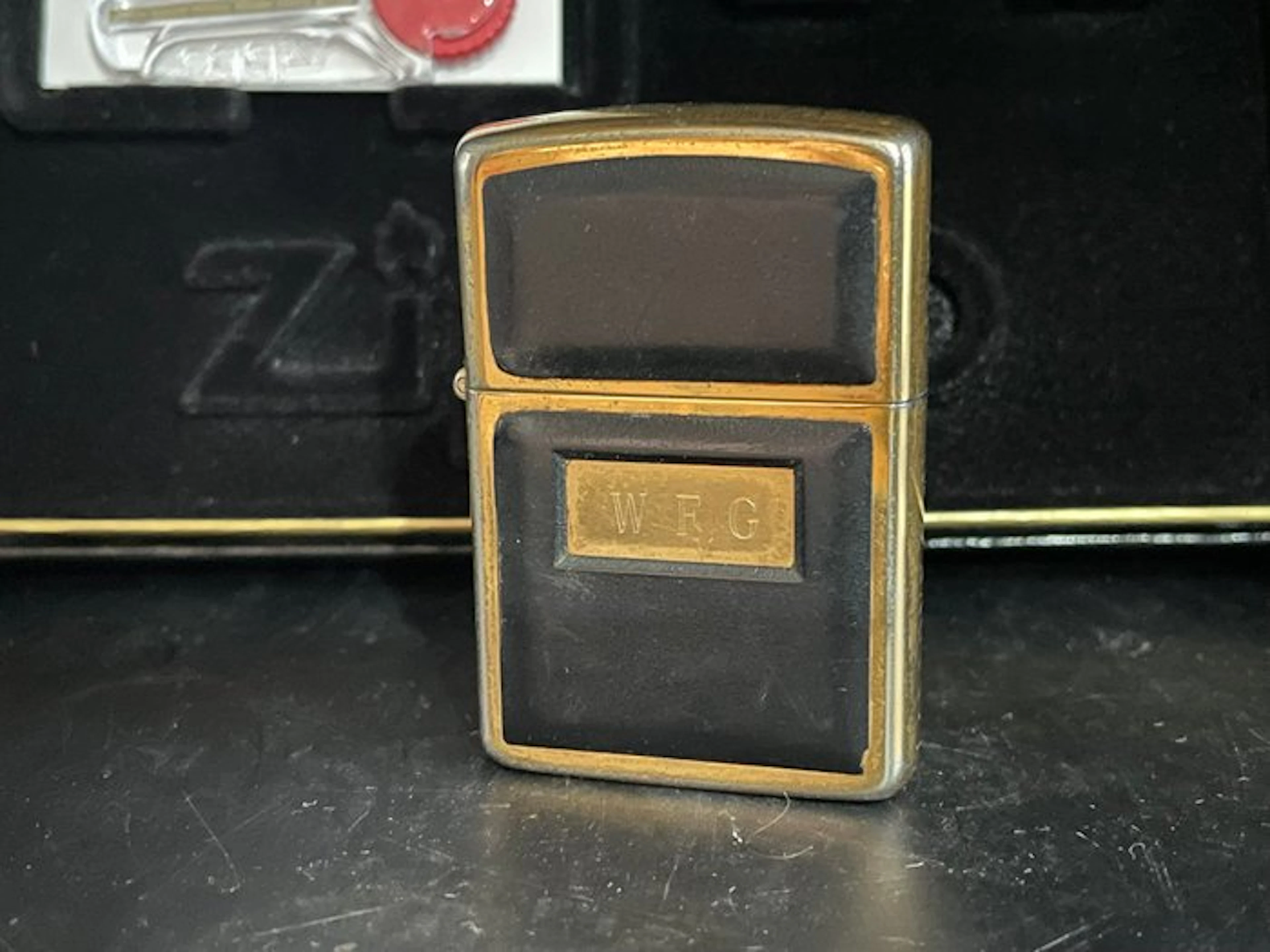 Zippo - COFFRET AVEC ZIPPO MARQUETE NOIR + PIERRES ZIPPO...