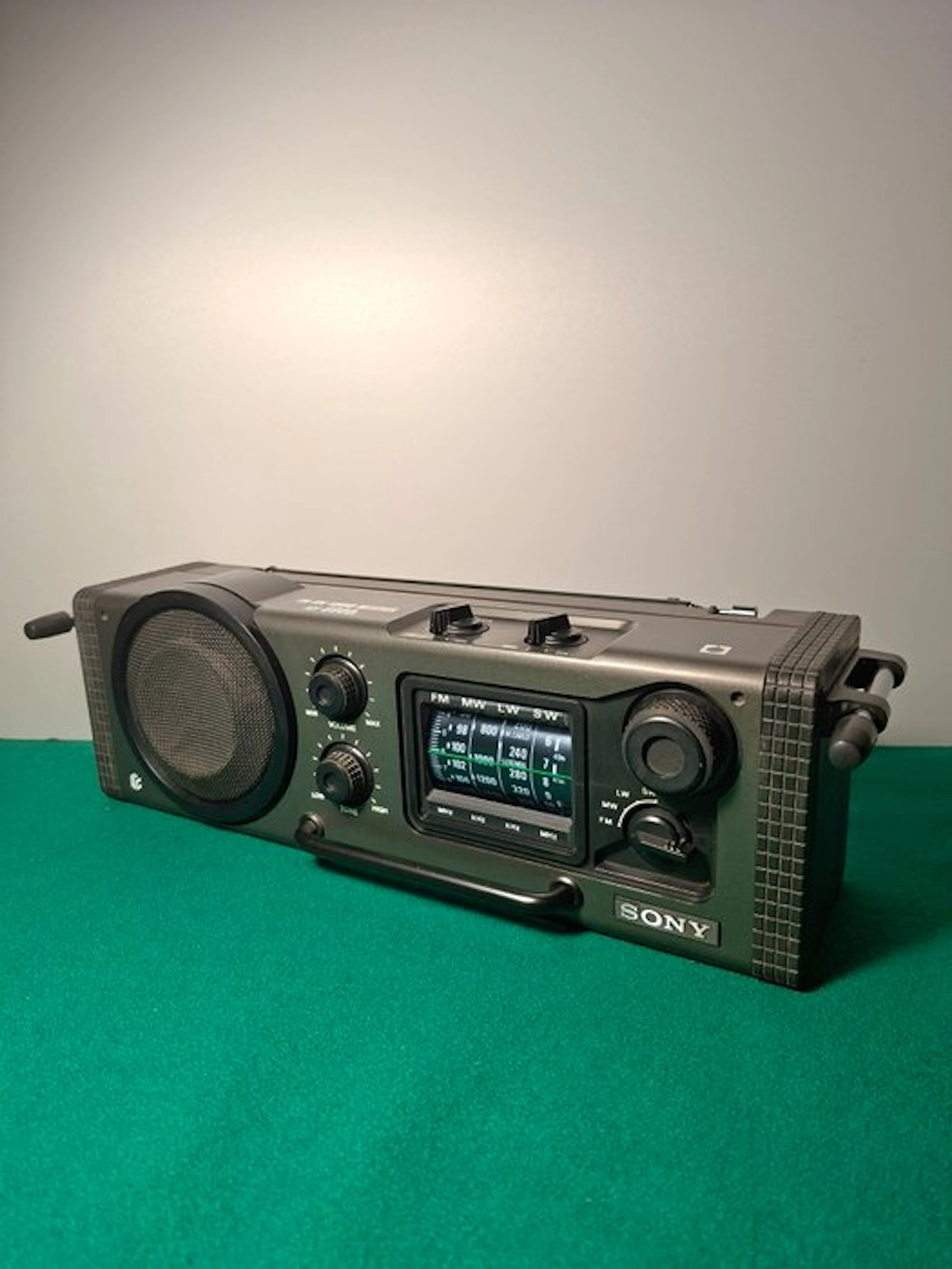 Sony - ICF-6000L World radio