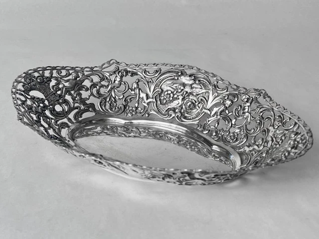 Centrepiece - Putti doves floral scrolls - Ajour - .800...