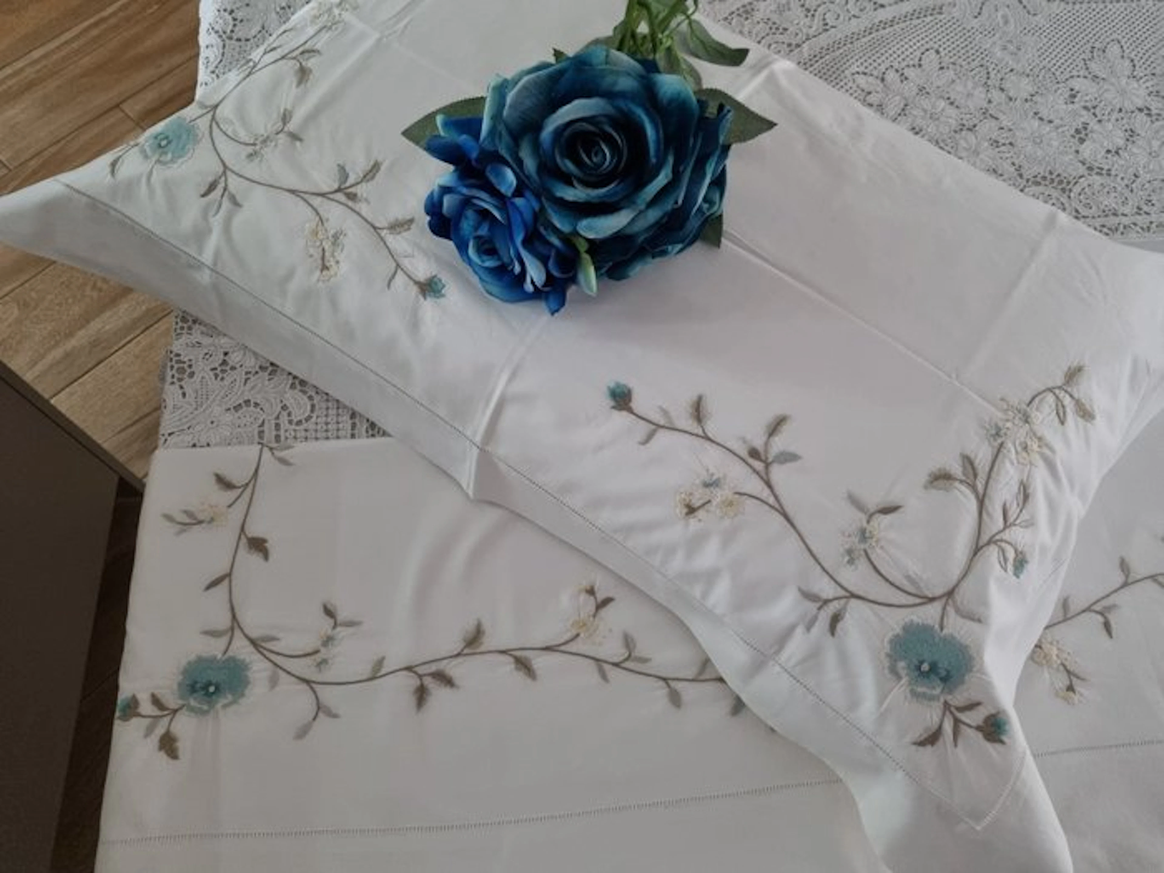 Set Lenzuola ricamate in puro cotone percalle Ricamo in...