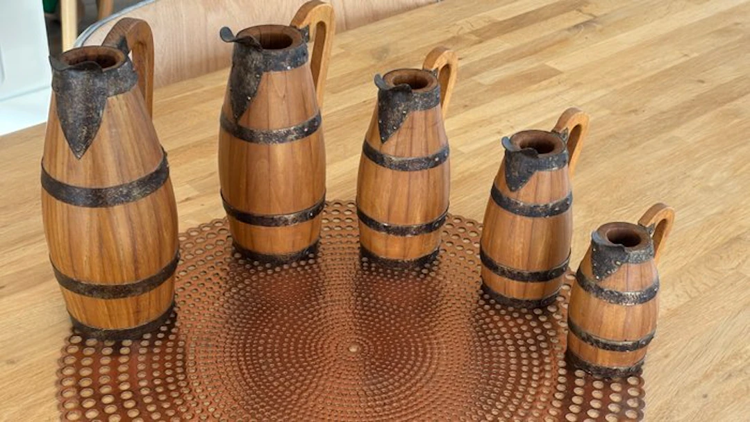 Pitcher (5) - Oak - Set of 5 oak pitchers.