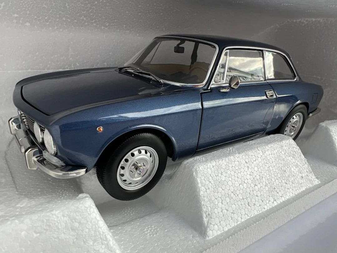 Norev 1:18 - Model car - Alfa Romeo GTV 2000 del 1973 - 4...