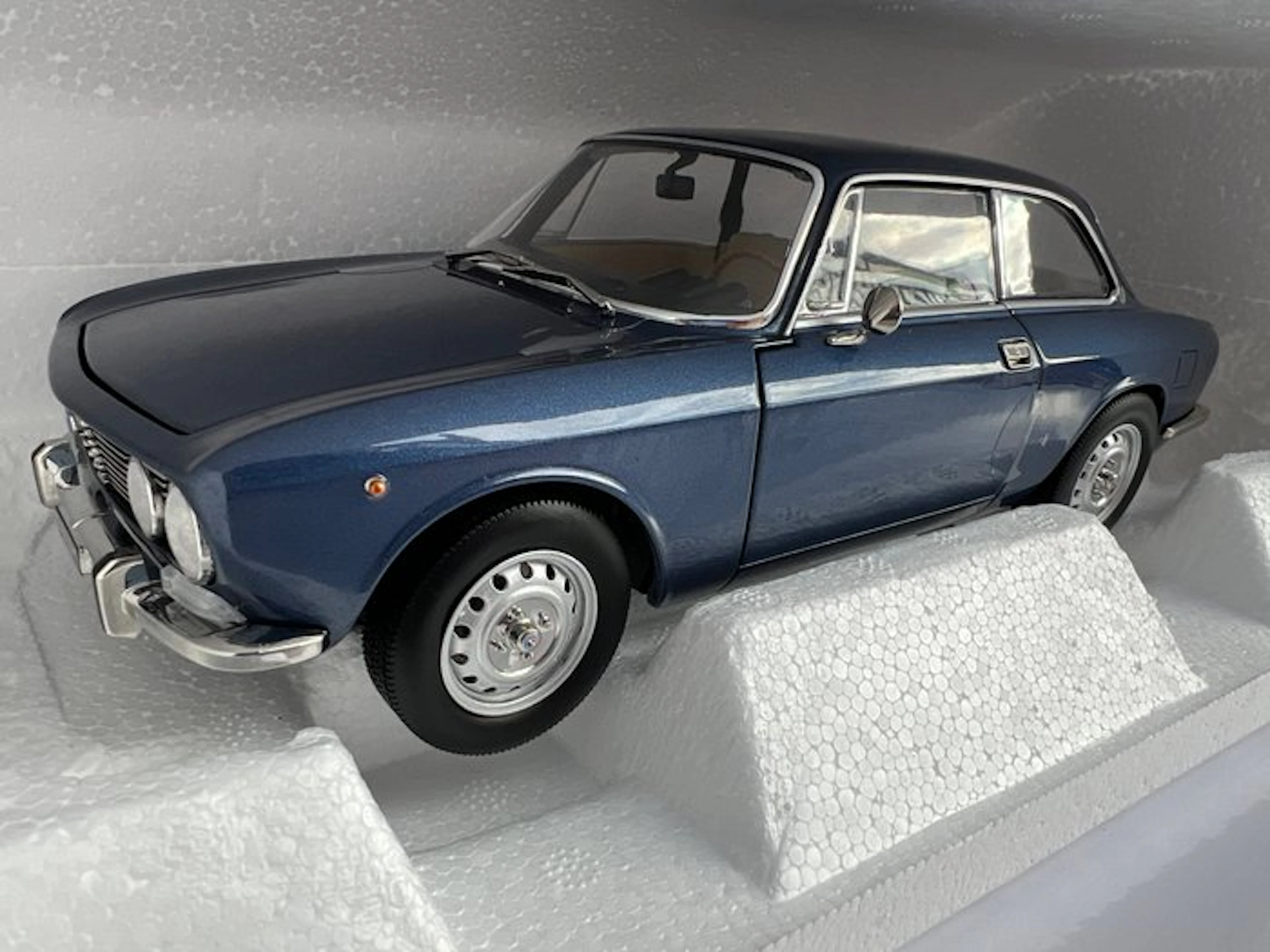 Norev 1:18 - Model car - Alfa Romeo GTV 2000 del 1973 - 4...