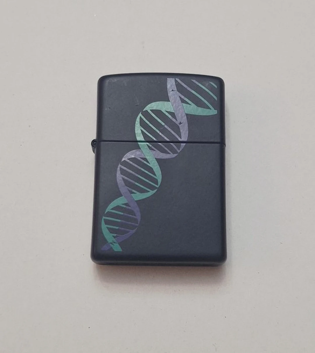 Zippo, ADN "Abril de 2010" - Lighter - Steel
