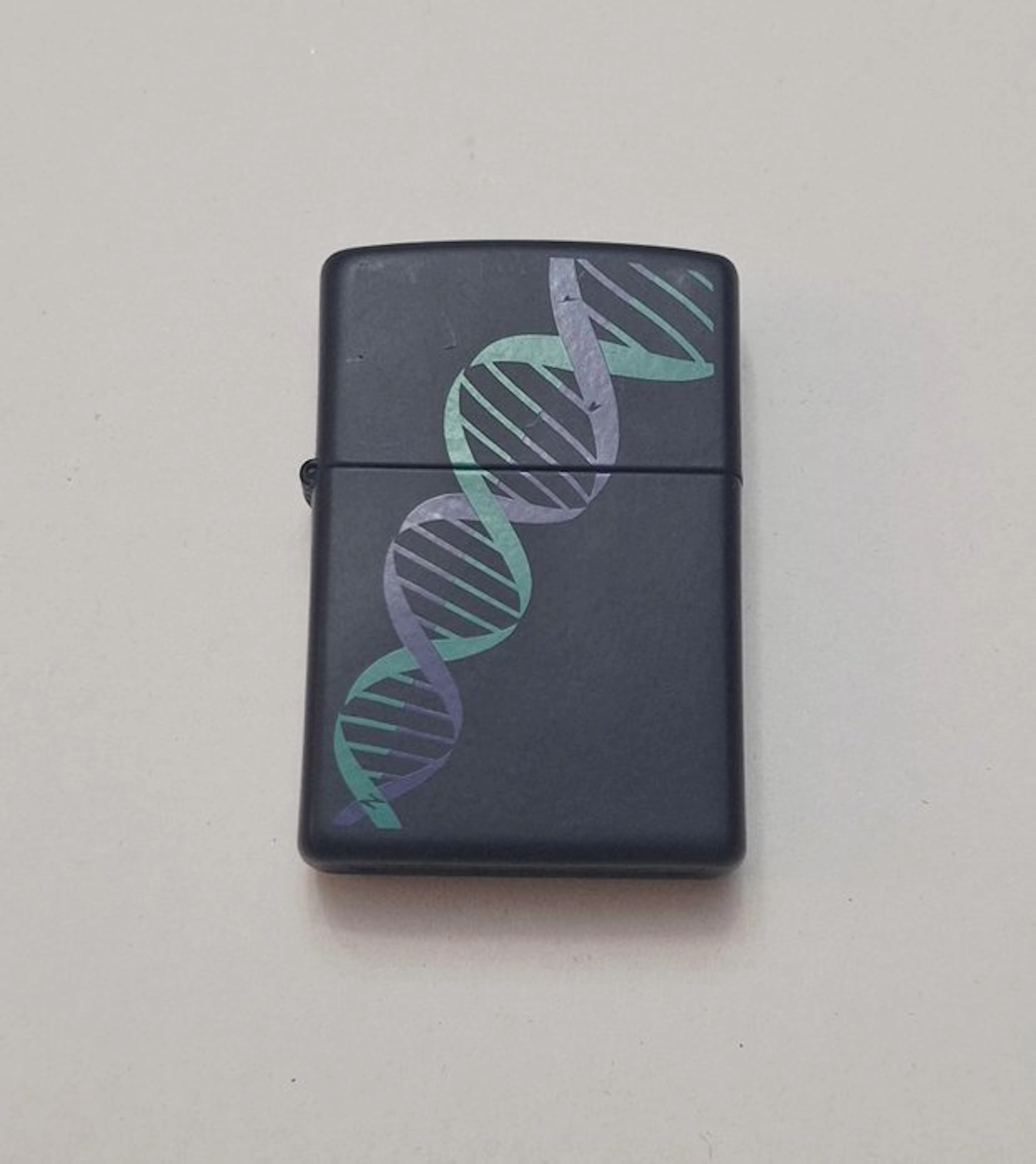 Zippo, ADN "Abril de 2010" - Lighter - Steel