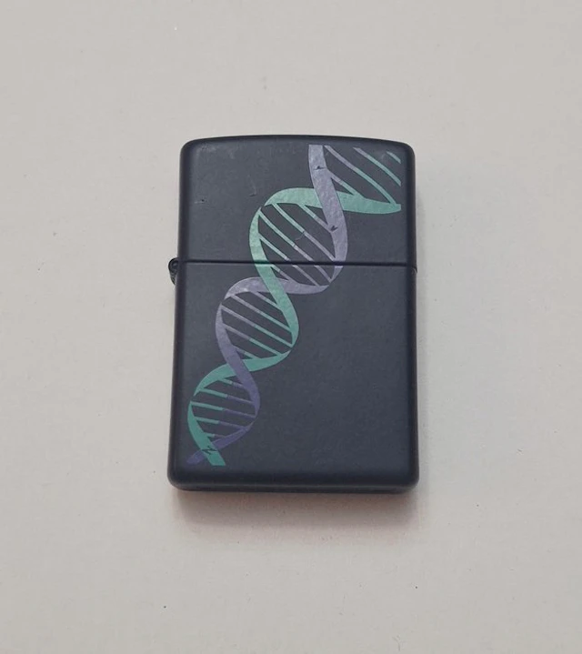 Zippo, ADN "Abril de 2010" - Lighter - Steel