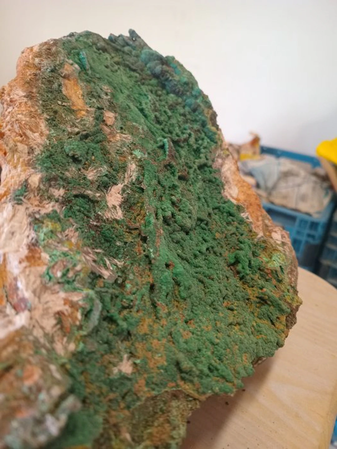 Malachite Crystal on matrix - Height: 16 cm - Width: 21 cm- 3.89 kg - (1)