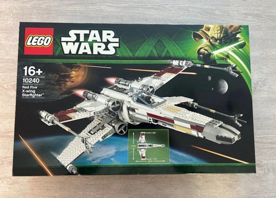 LEGO Set - 10240 - Star Wars - Red Five X-wing Starfighter