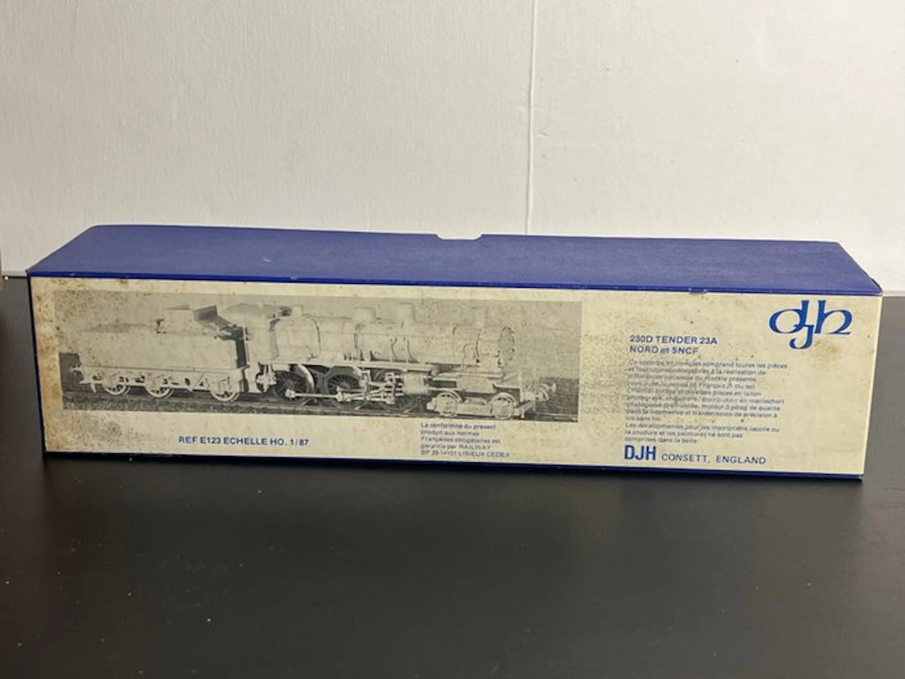 DJH Models H0 - REF E123 - Steam locomotive with tender...