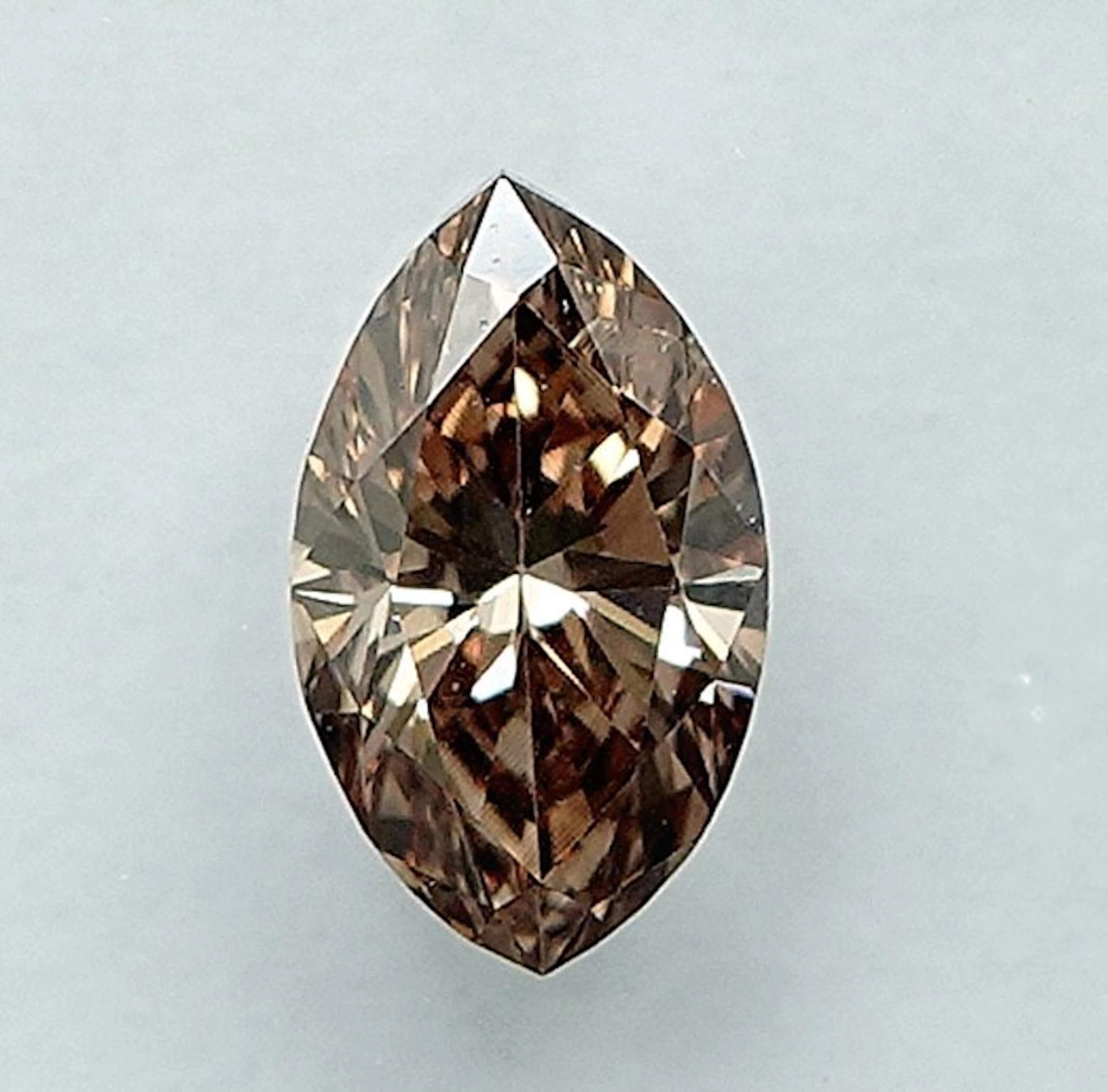 No reserve price - 1 pcs Diamond (Natural coloured)...