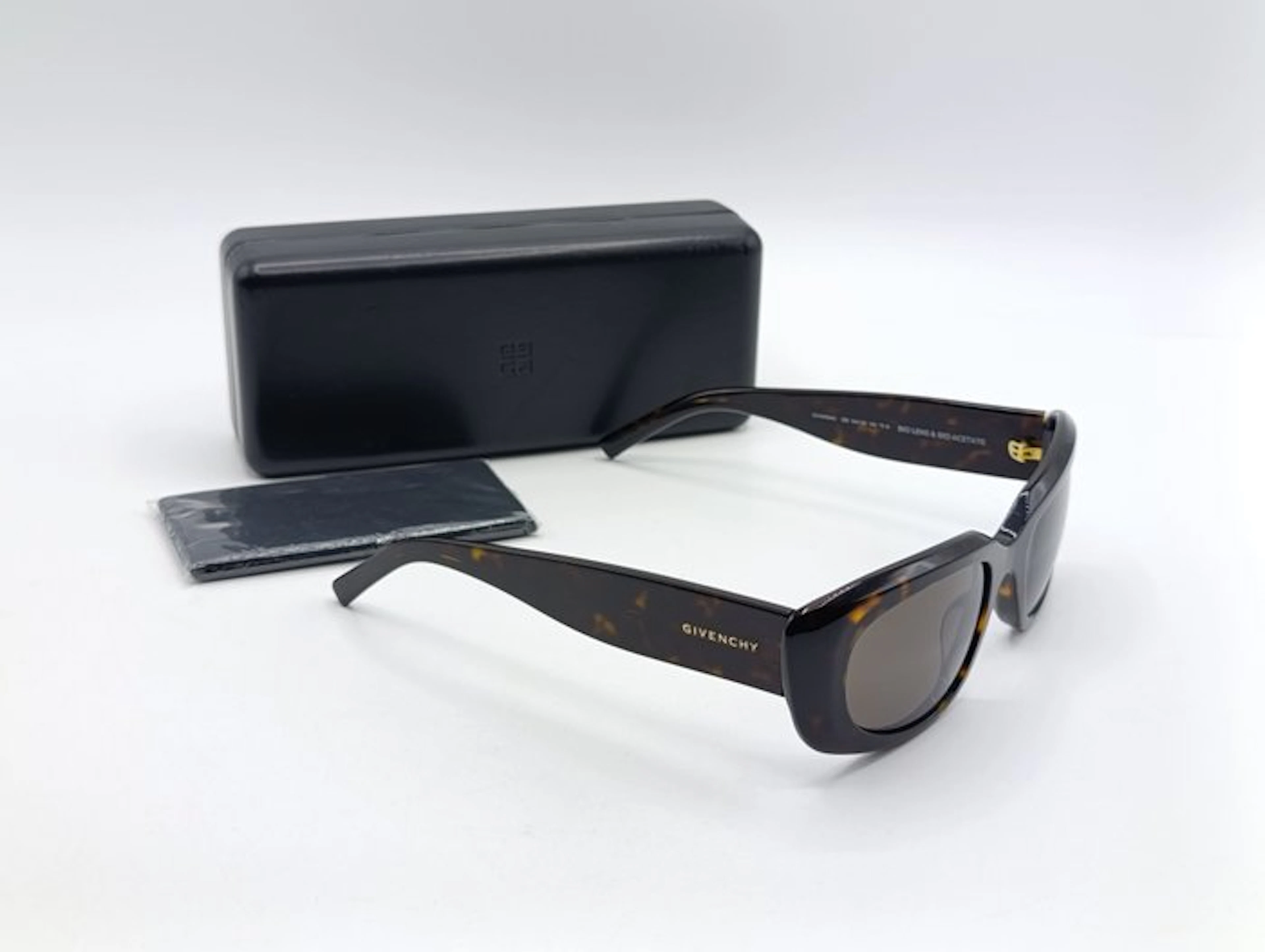 Givenchy - GV40104U - Sunglasses