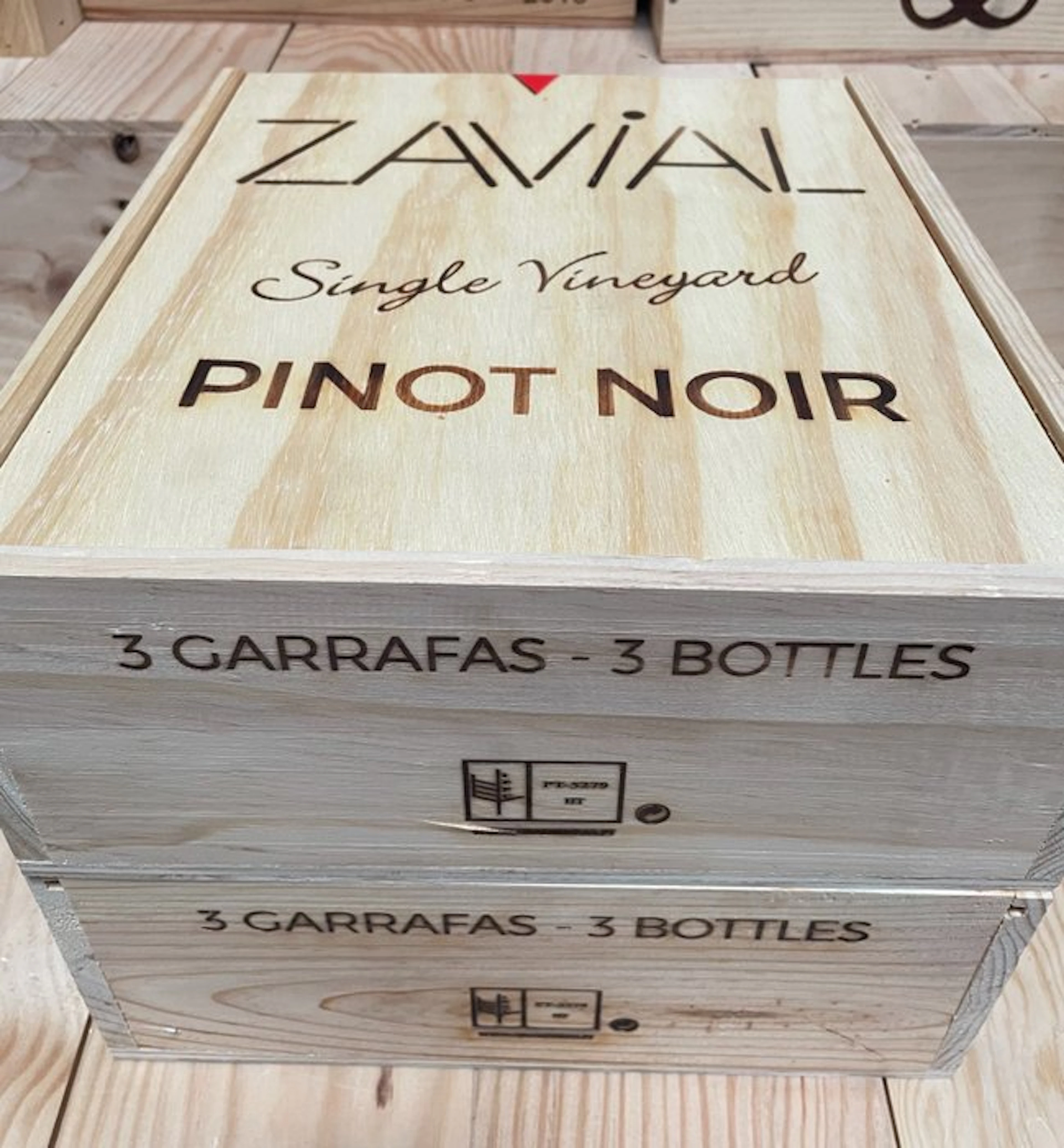 2017 Zavial, Single Vineyard Pinot Noir - Lisbon Reserva - 6 Bottles (0.75L)