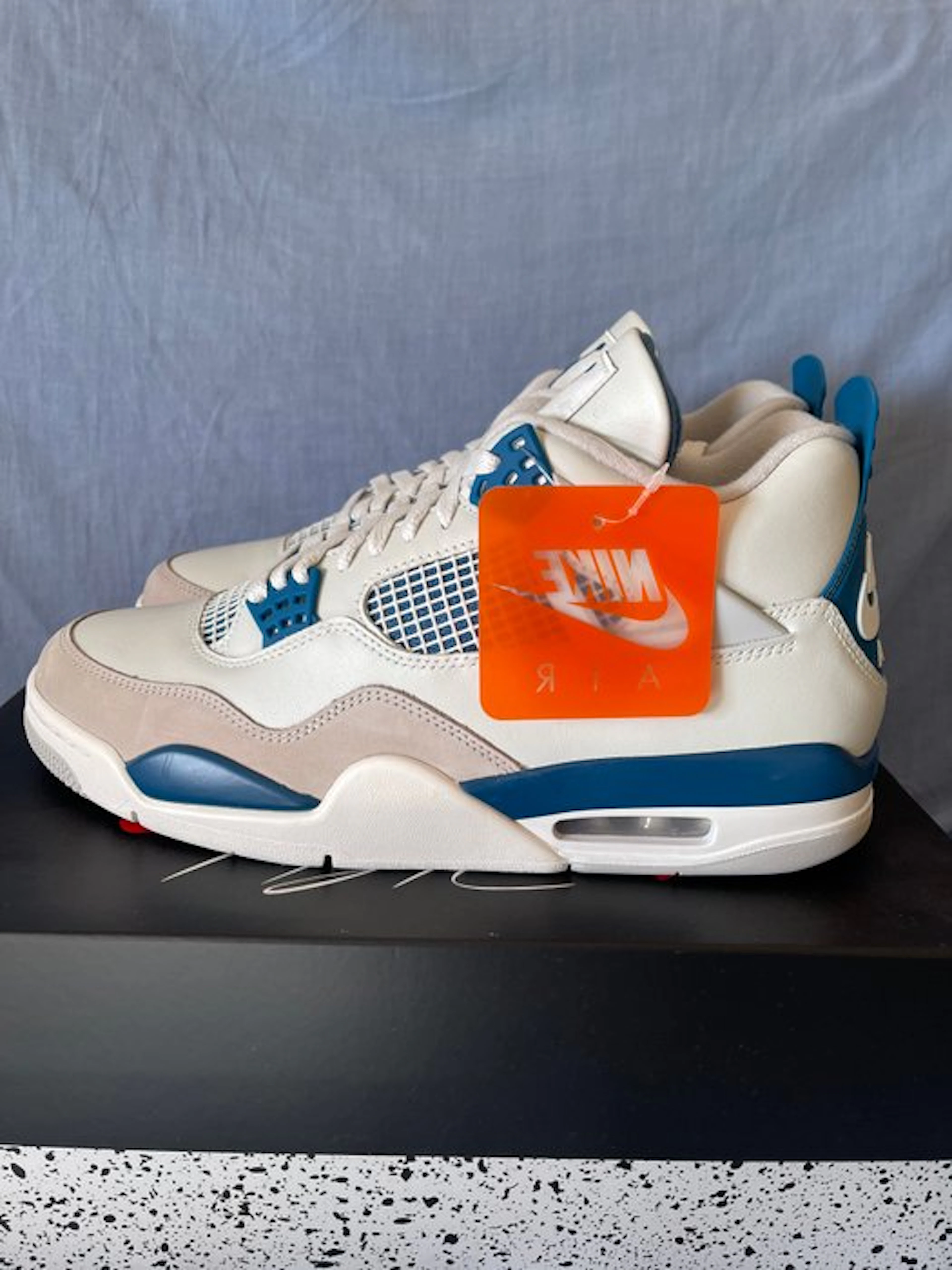 Air Jordan - Air Jordan 4