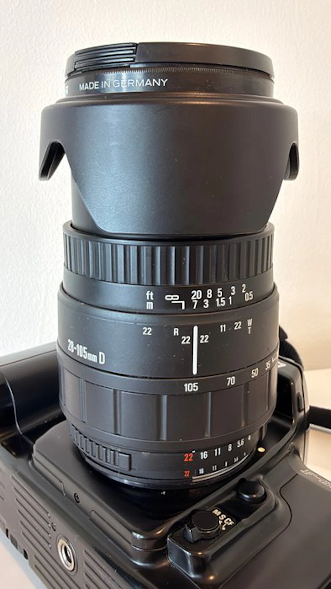 Nikon F-601 + Sigma Zoom 28–105mm Analogue camera