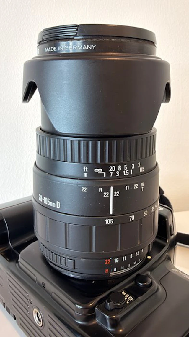 Nikon F-601 + Sigma Zoom 28–105mm Analogue camera
