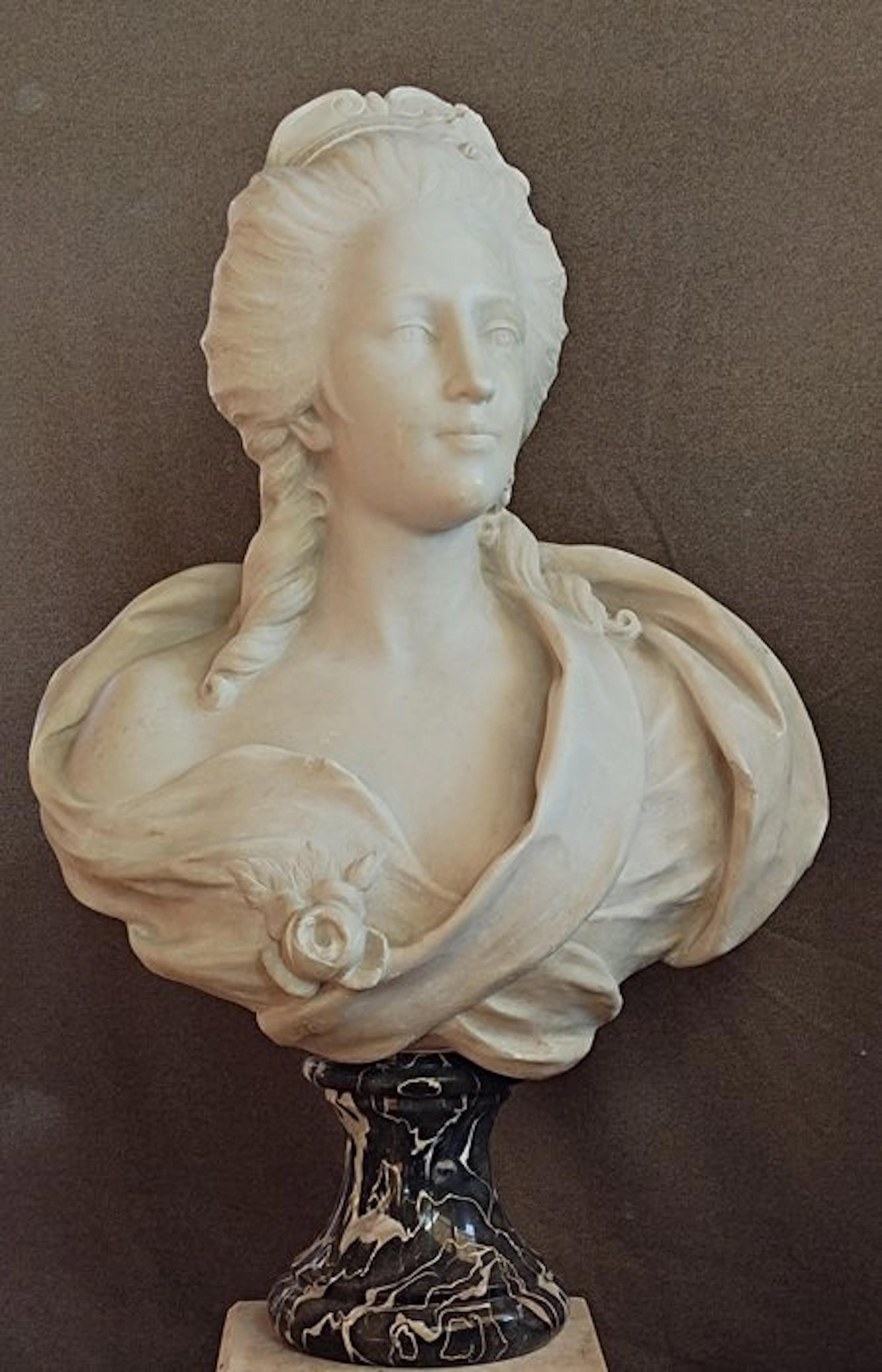 Sculpture, Donna con diadema (Maria Antonietta ?) - 65 cm - Marble