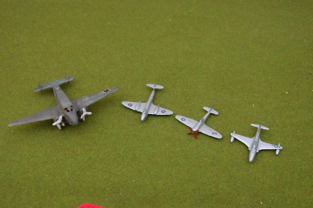 Dinky Toys - Toy airplane 4 oude vliegtuigjes - 1950-1960 - England and Holland