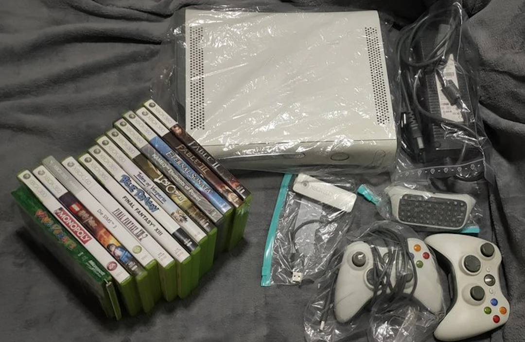 Microsoft - Xbox 360 - Xbox 360 - Video game console + games