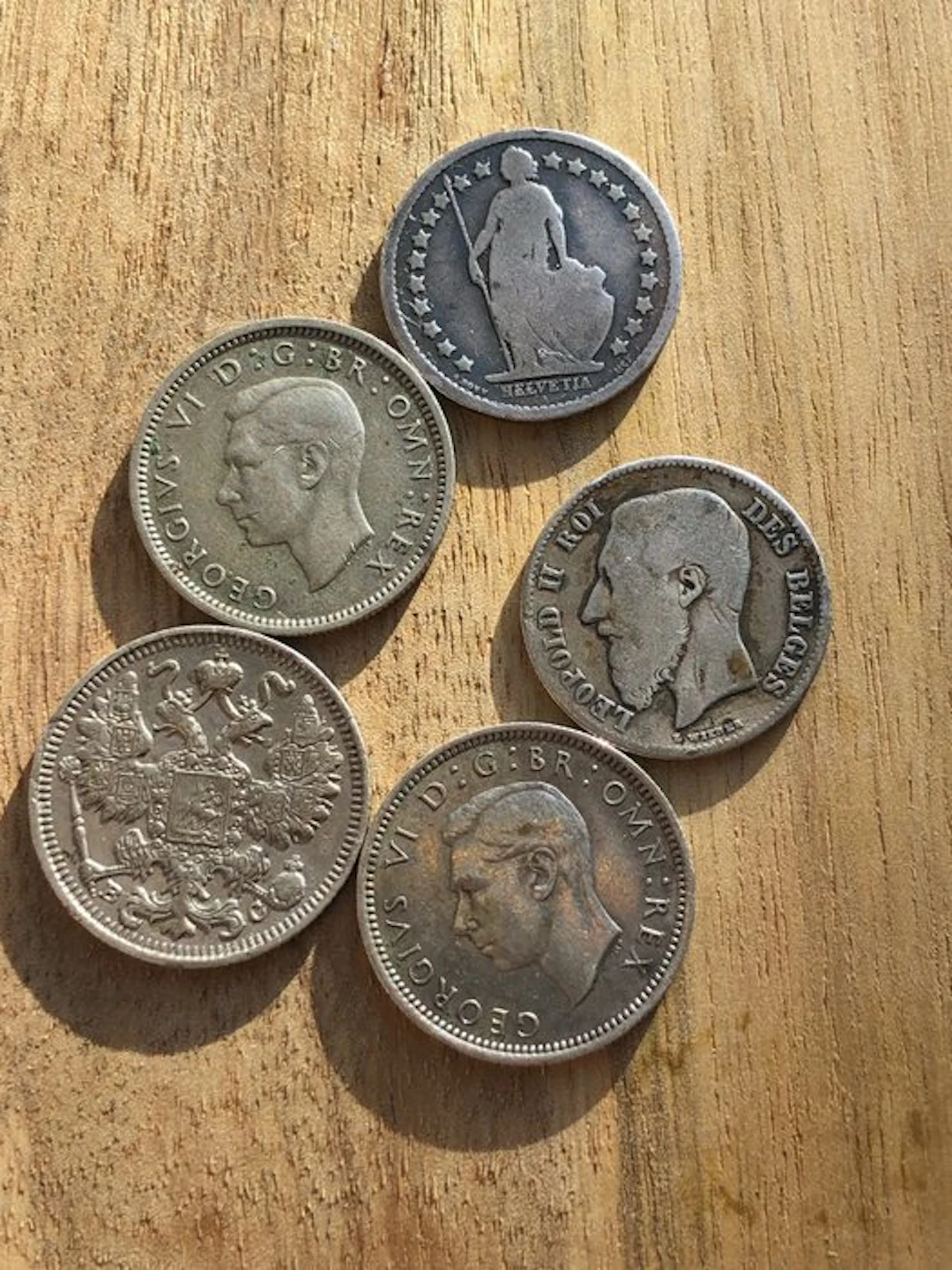 World. Lot de 5 Monnaies en Argent : 6 pence Georges VI