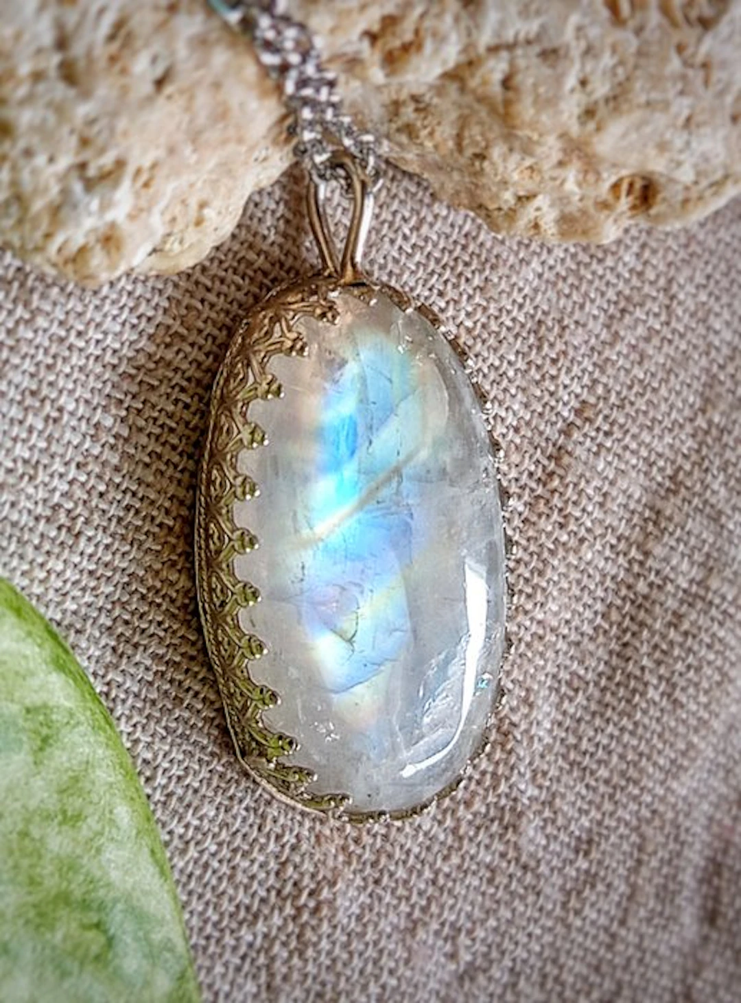 Handcrafted jewel 'Violet' in 925 silver with white labradorite