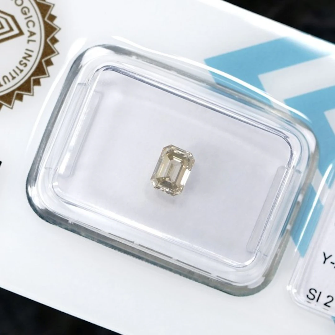 1 pcs Diamond (Natural coloured) - 0.52 ct - Emerald...