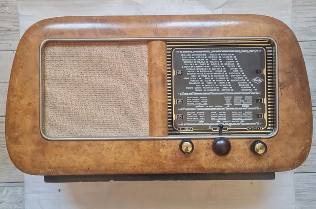 Unda - S.A. COMO Tube radio
