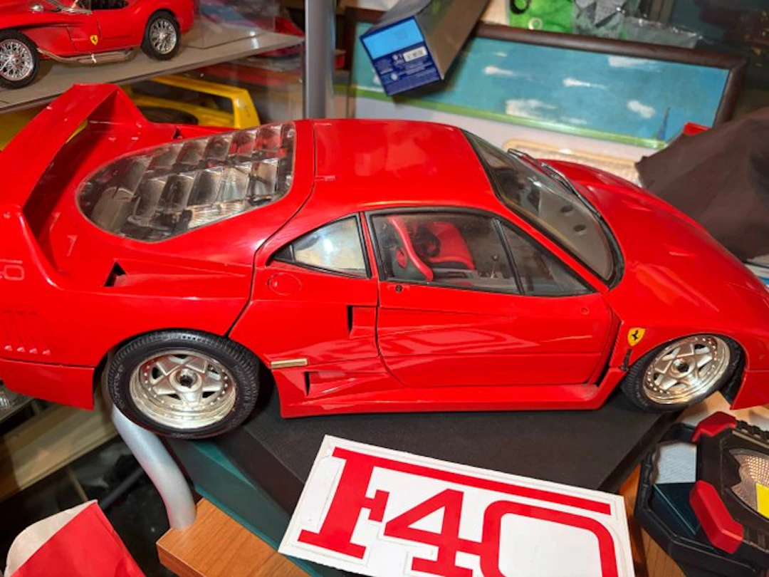 Pocher 1:8 - Model car - Ferrari F40
