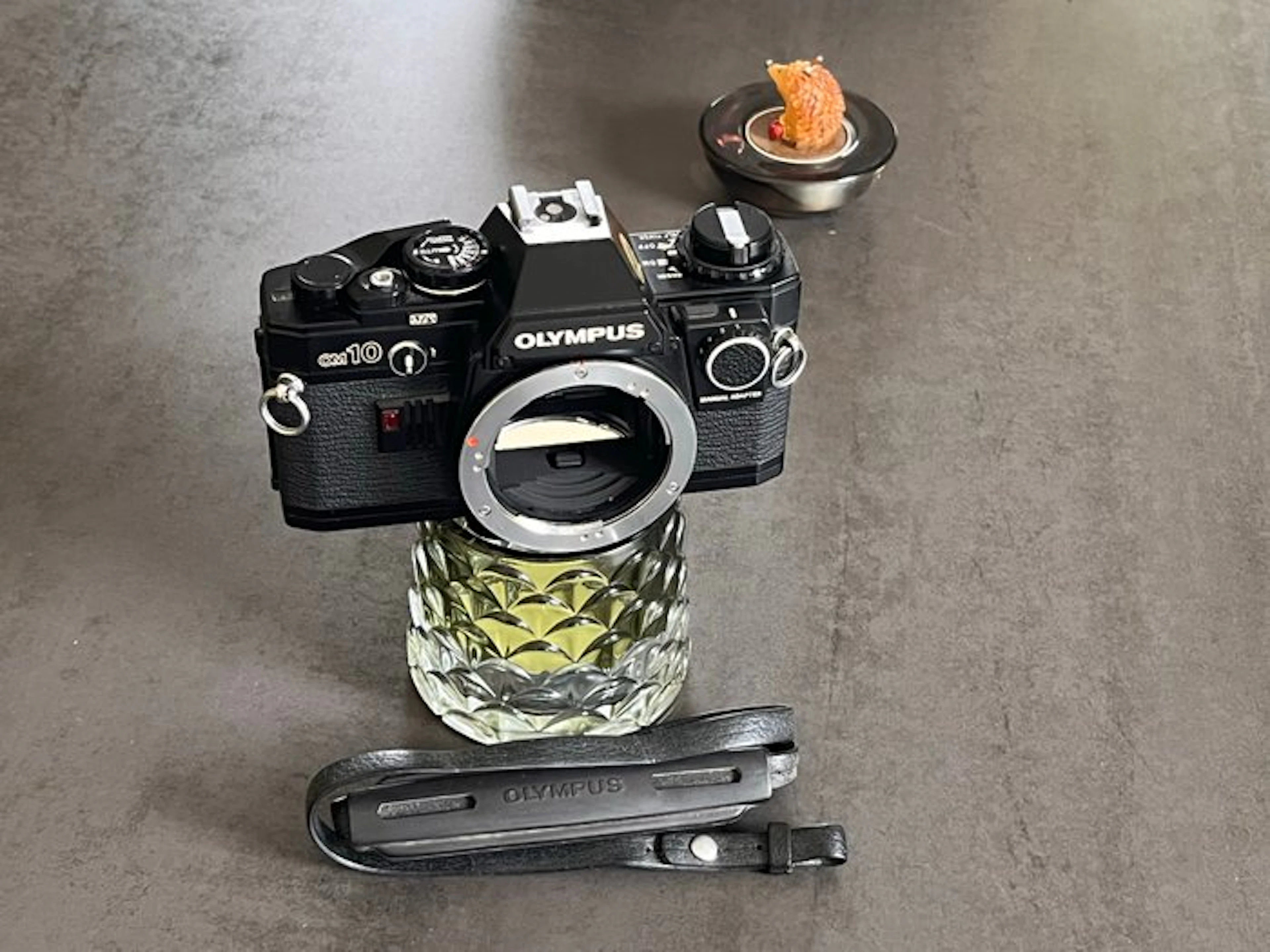 Olympus OM-10 black + Manual Adapter | Single lens reflex camera (SLR)