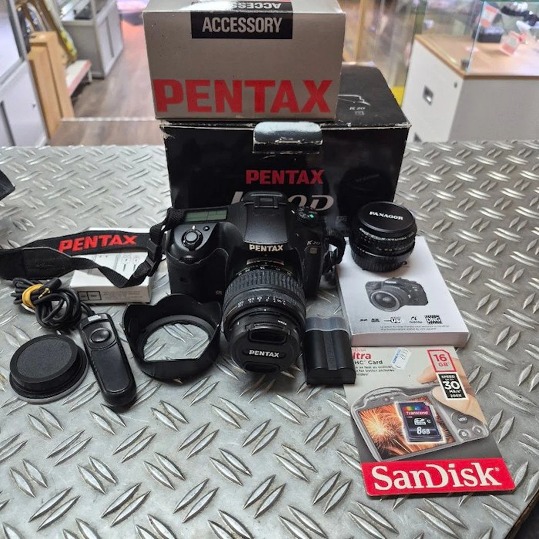 Pentax K20D + 18-55mm + SMC Pentax-A 50mm F2.0 + 16GB+8GB...