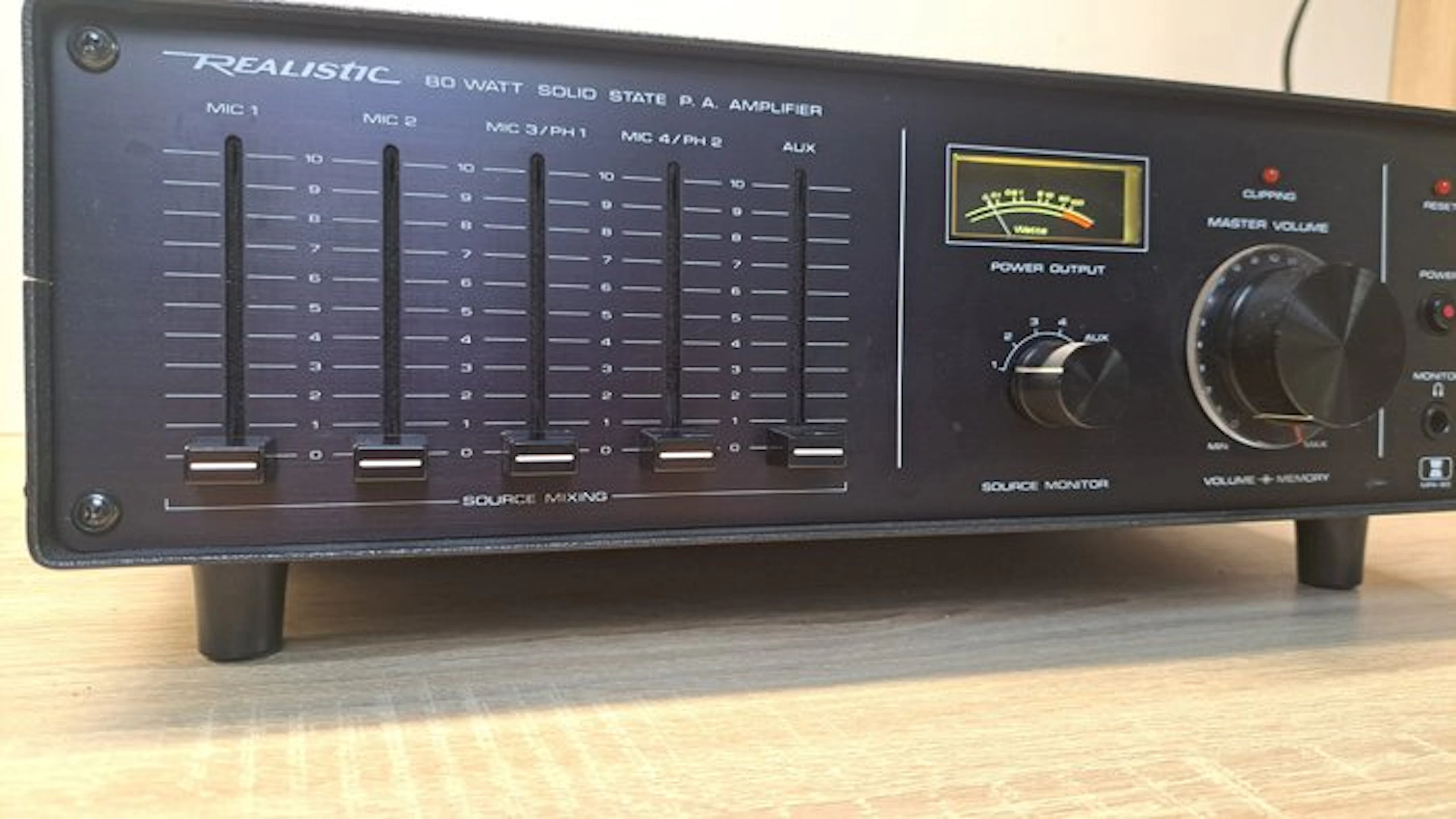 Realistic - MPA-80 Solid state professional PA amplifier