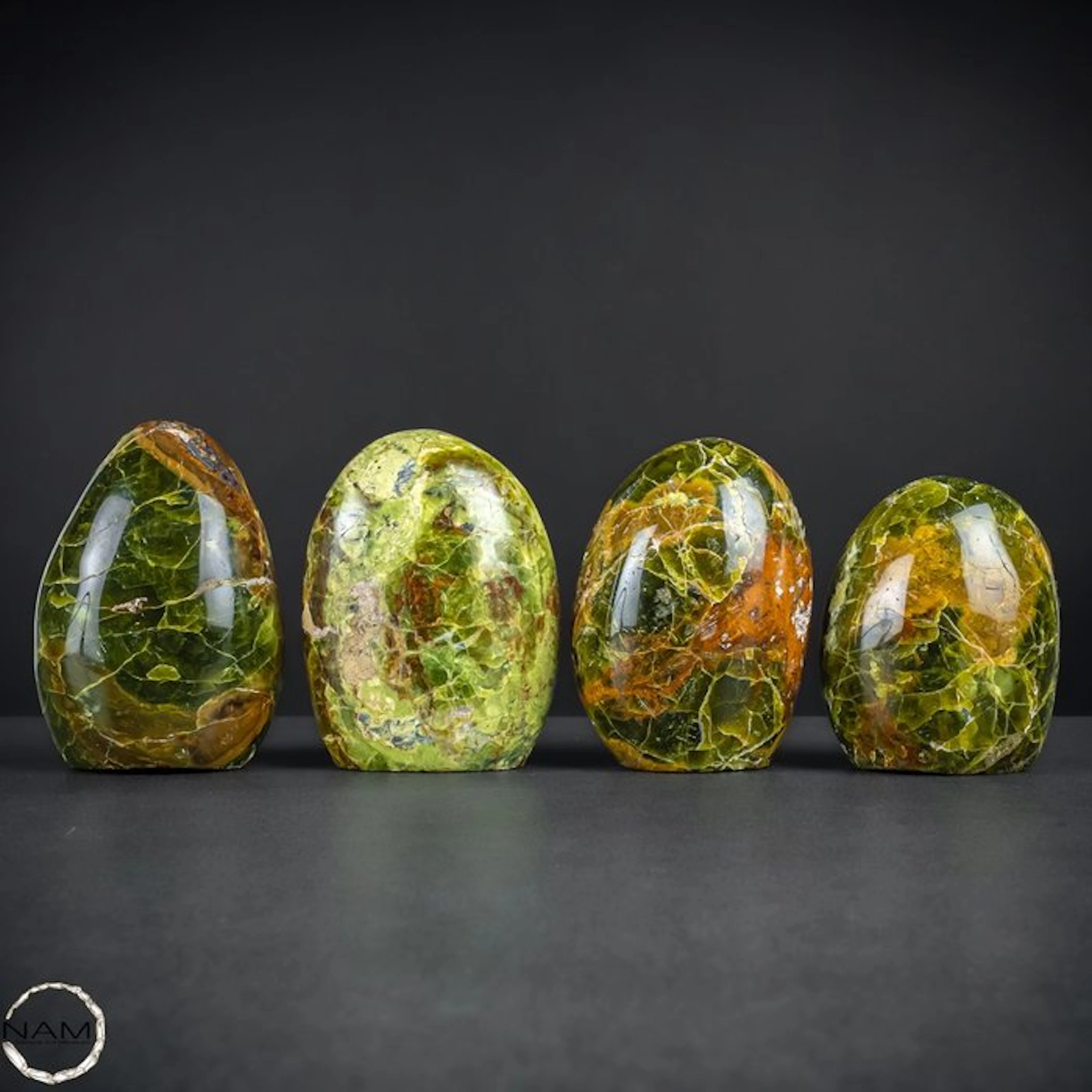Fascinating green opal freeforms – the intense color play...