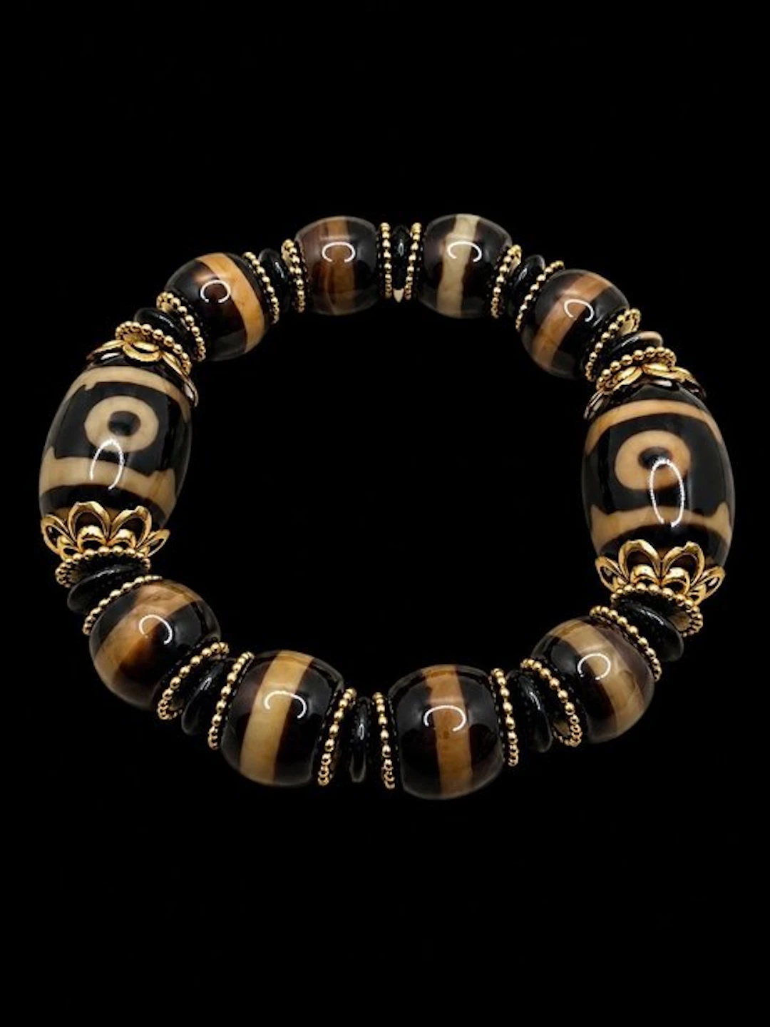 Exclusive Tibetan bracelet with Tiger Tooth Dzi - Supreme...