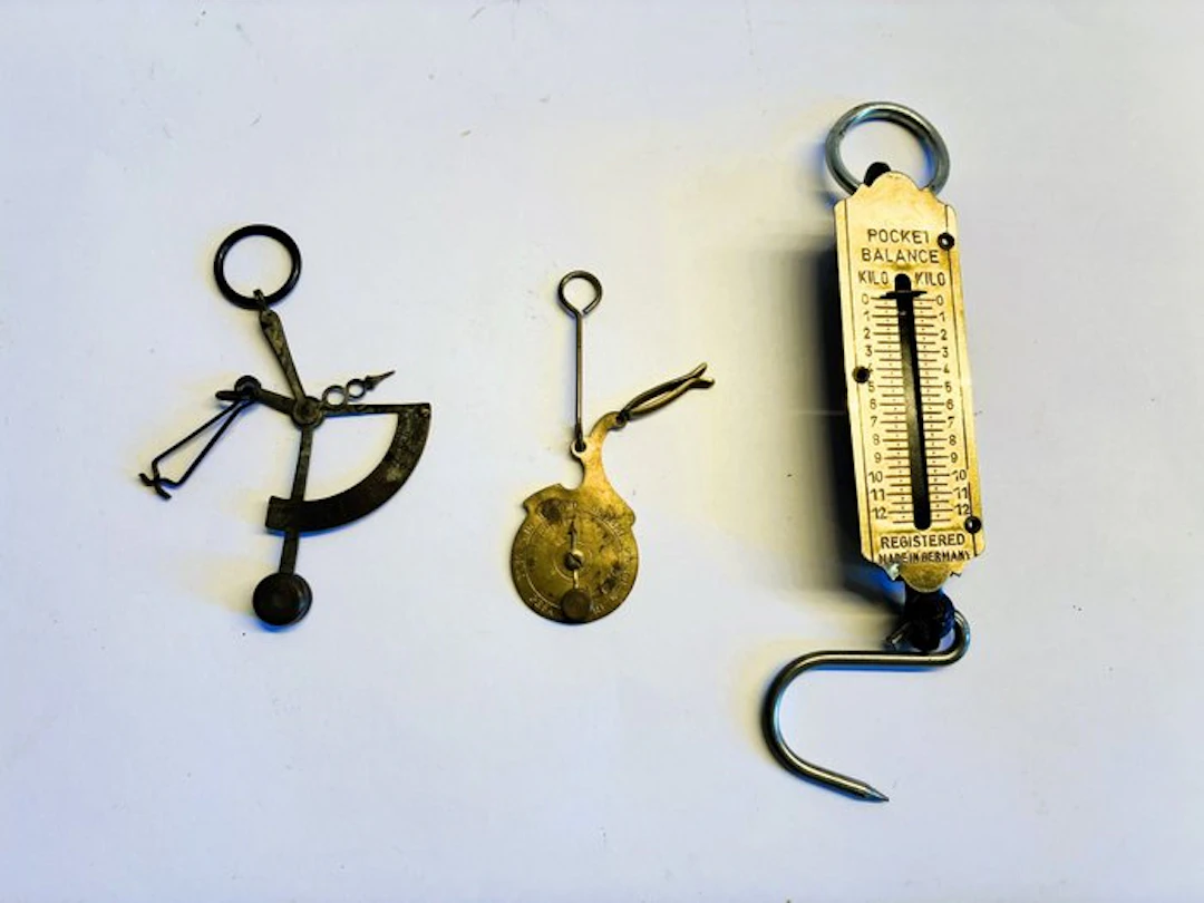 Post/letter scale (3) - Brass, Iron - Collectible scales.