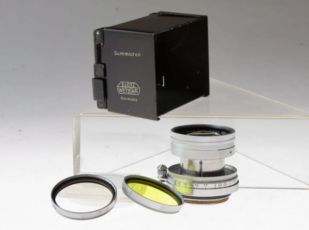 Leitz Summircon f=5cm 1:2 Camera lens