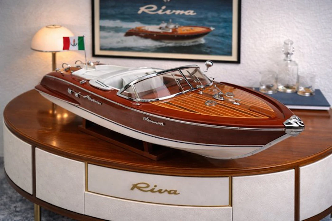 Maquette RIVA aquarama en bois Modélismes (53 cm.) 1:12 - Model boat