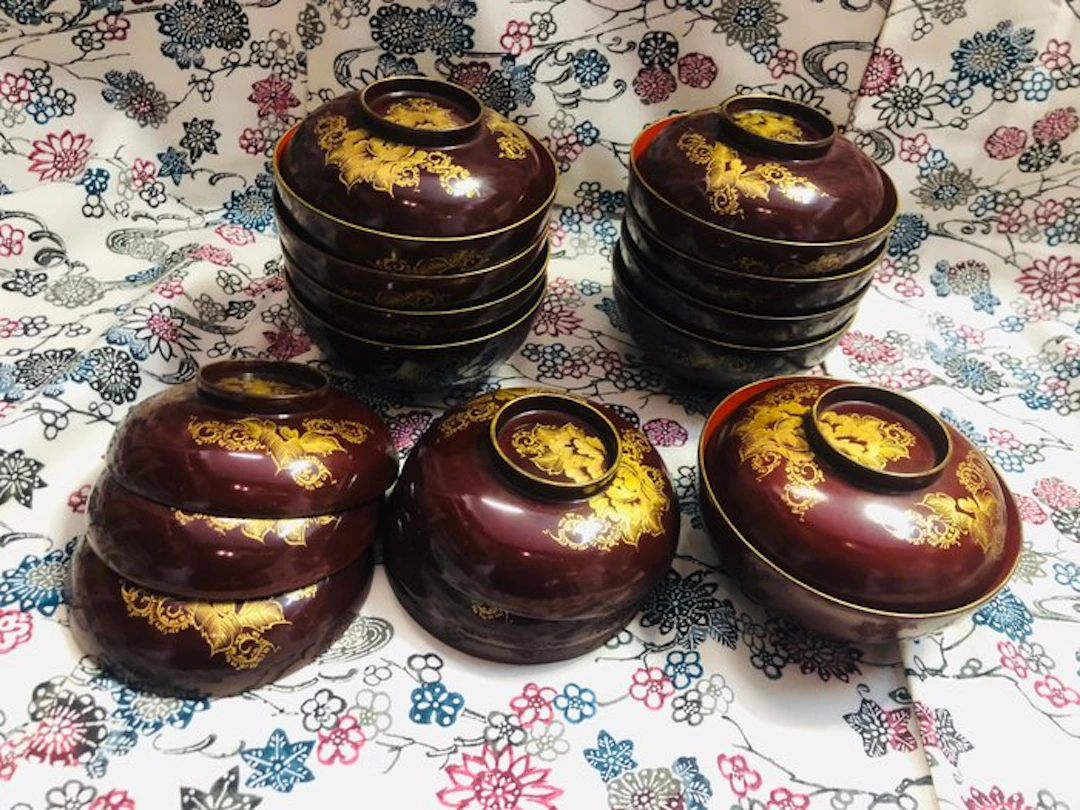 Set of bowls (9) - Wood, Lacquer - Owan